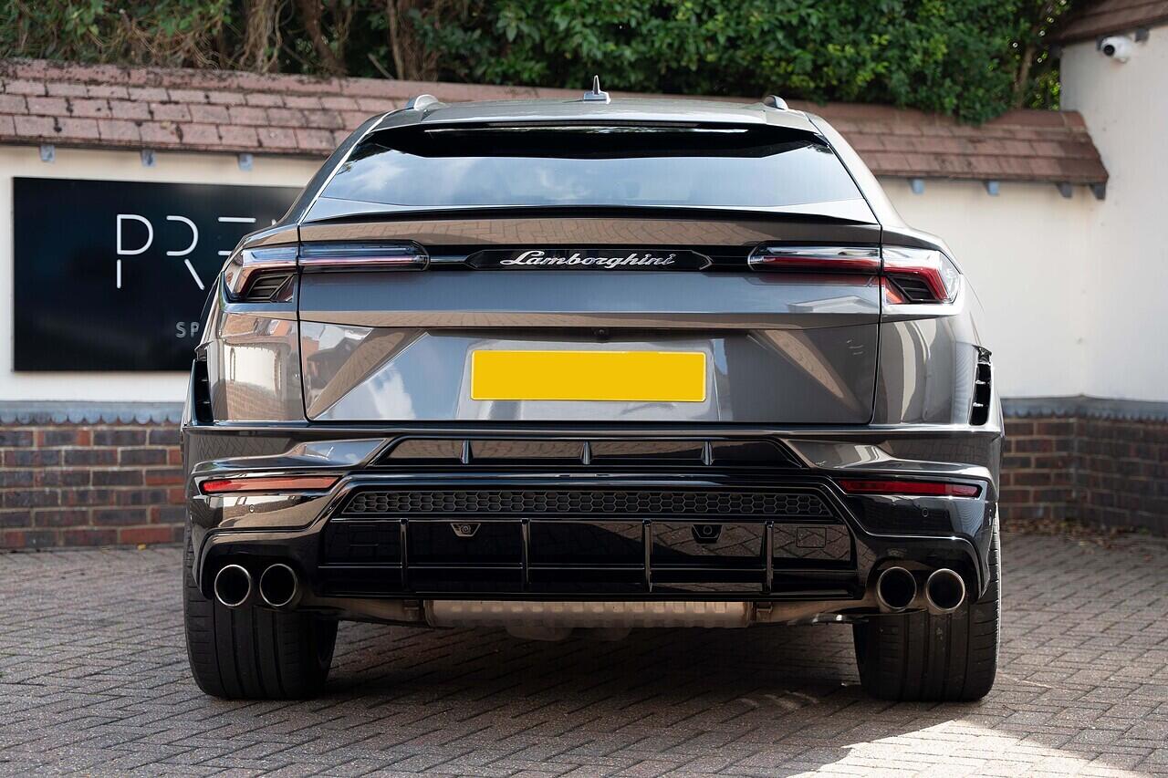 Lamborghini Urus view 5