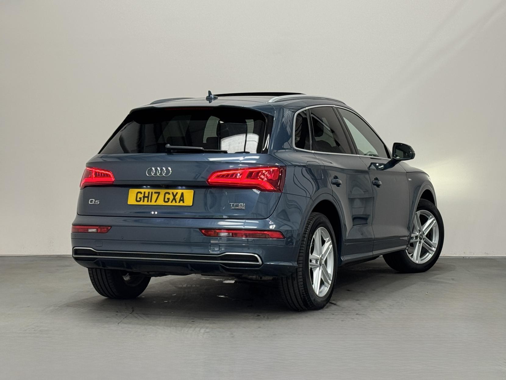 Audi Q5 view 17