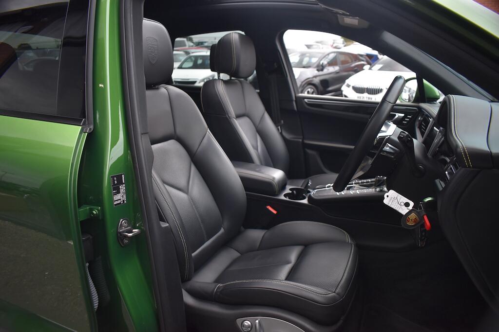 Porsche Macan view 9