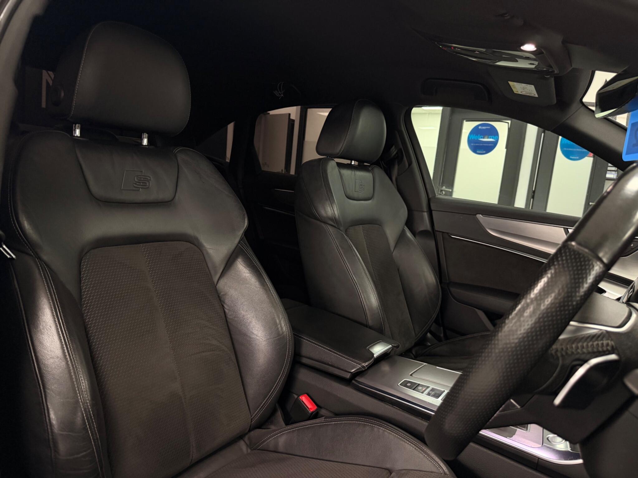 Audi A6 view 19