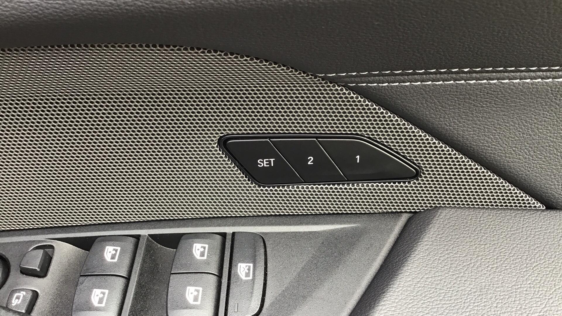 BMW i4 view 28