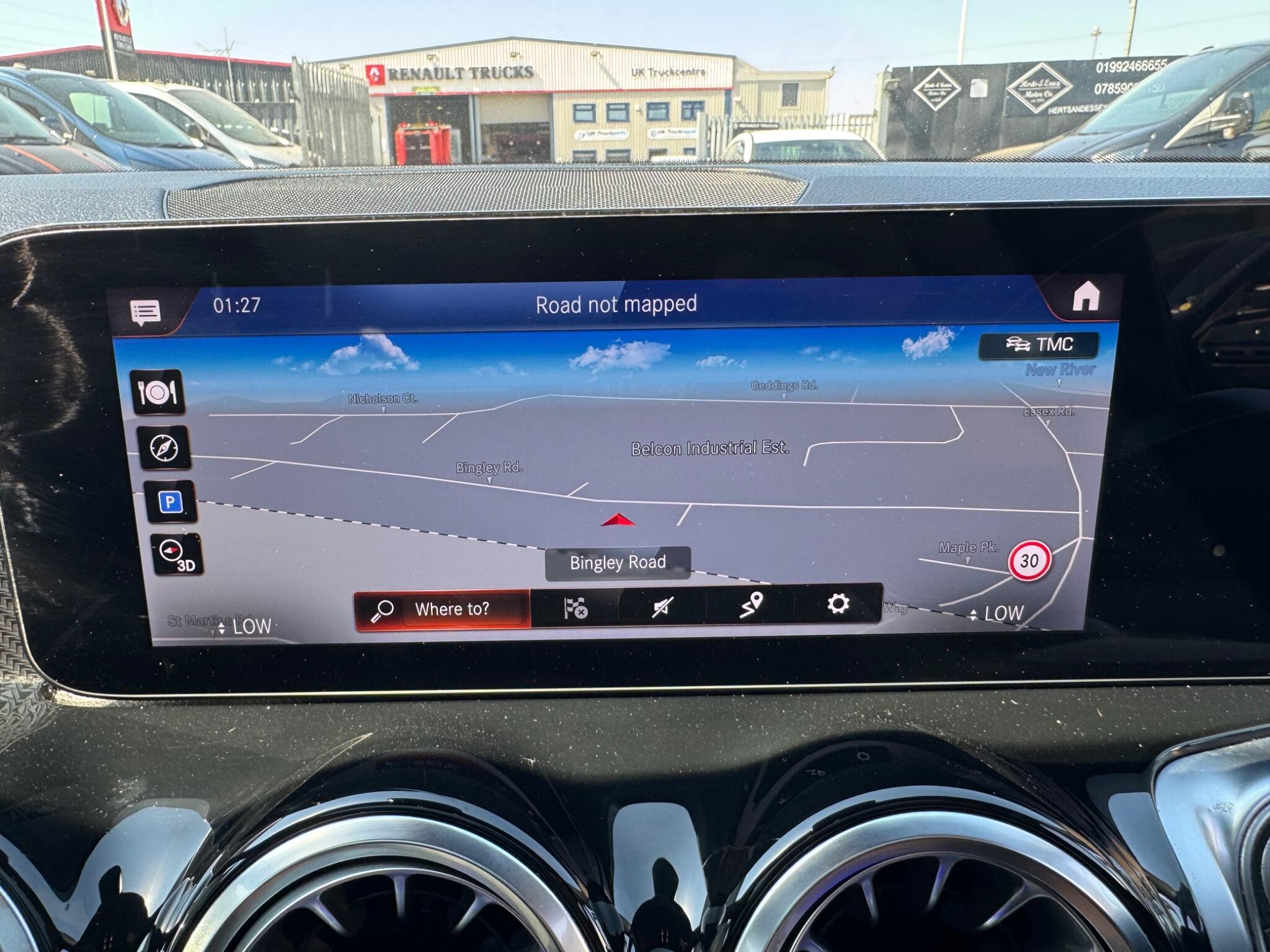Mercedes-Benz GLB view 42