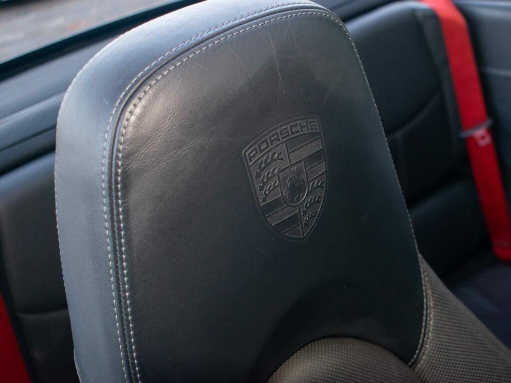 Porsche 911 view 35