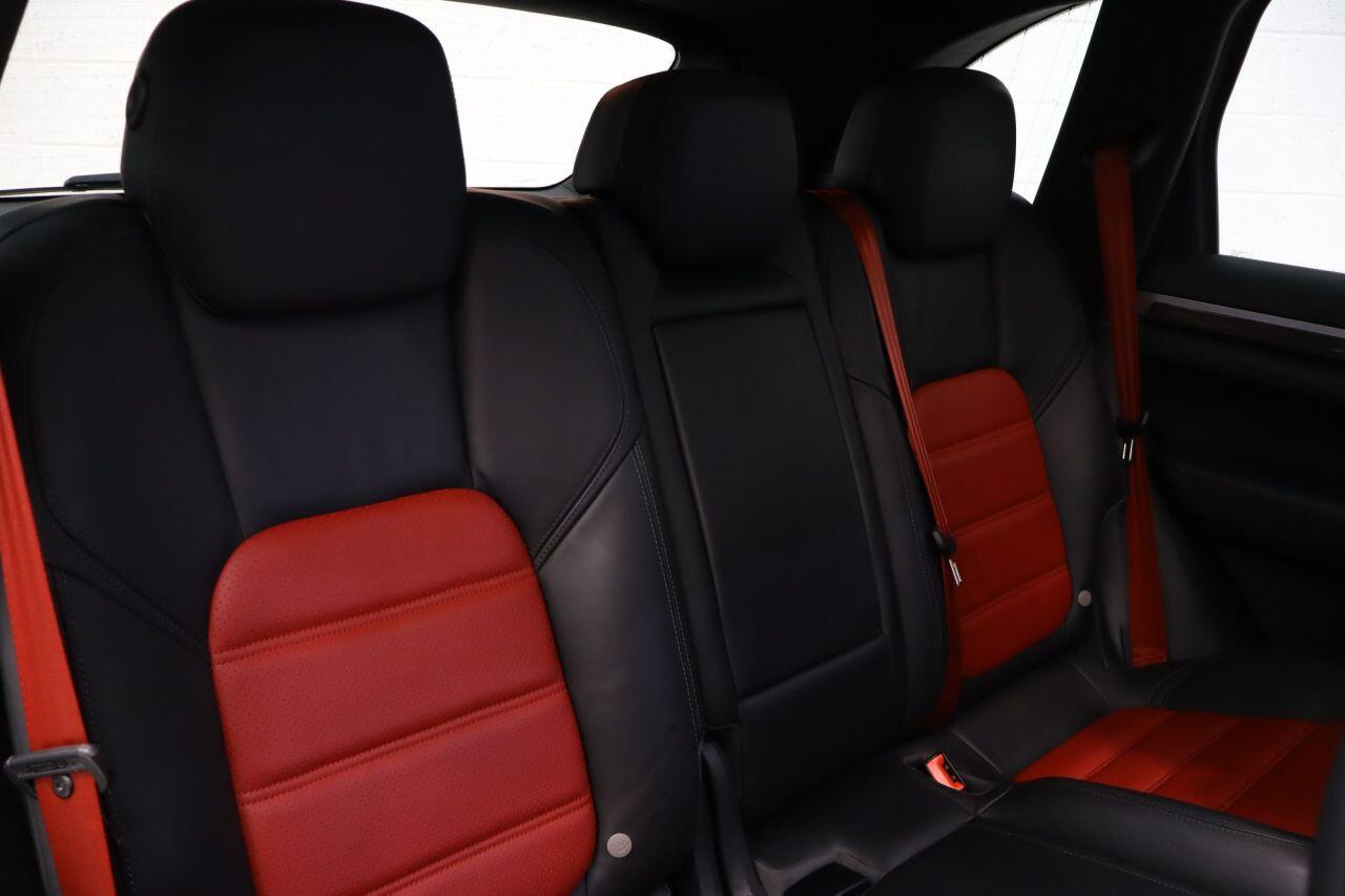 Porsche Cayenne view 13