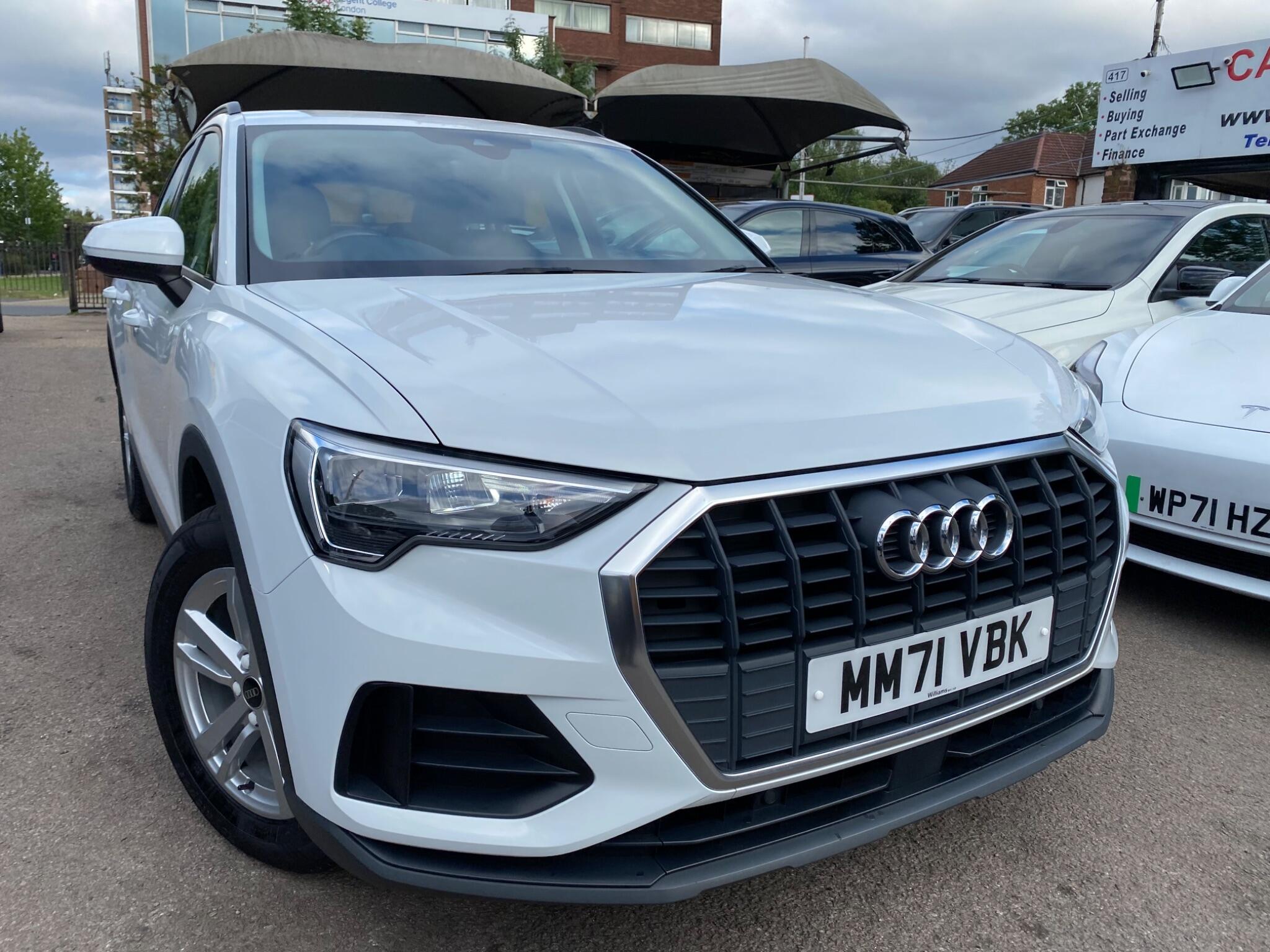 Audi Q3 view 5