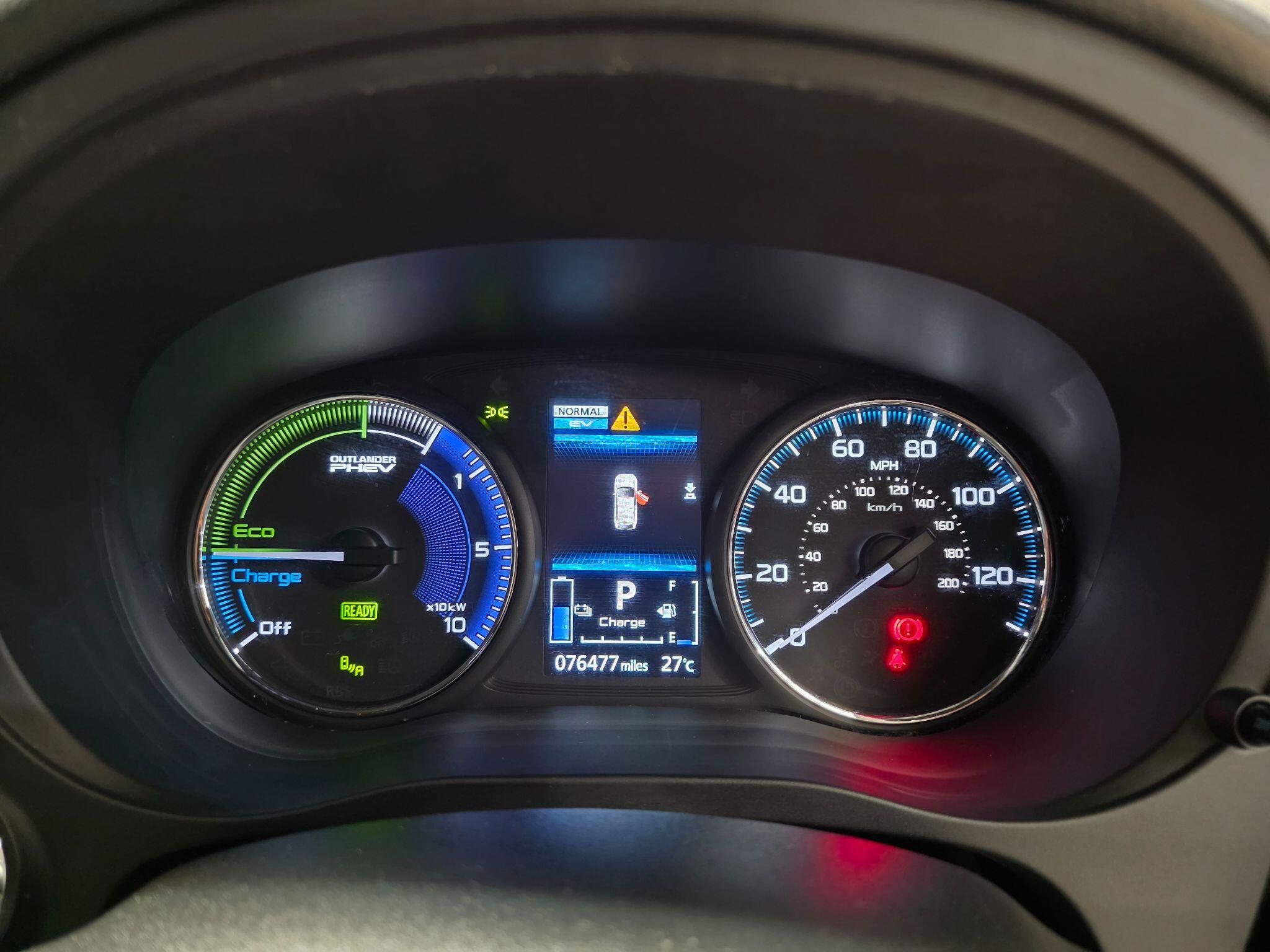 Mitsubishi Outlander view 11