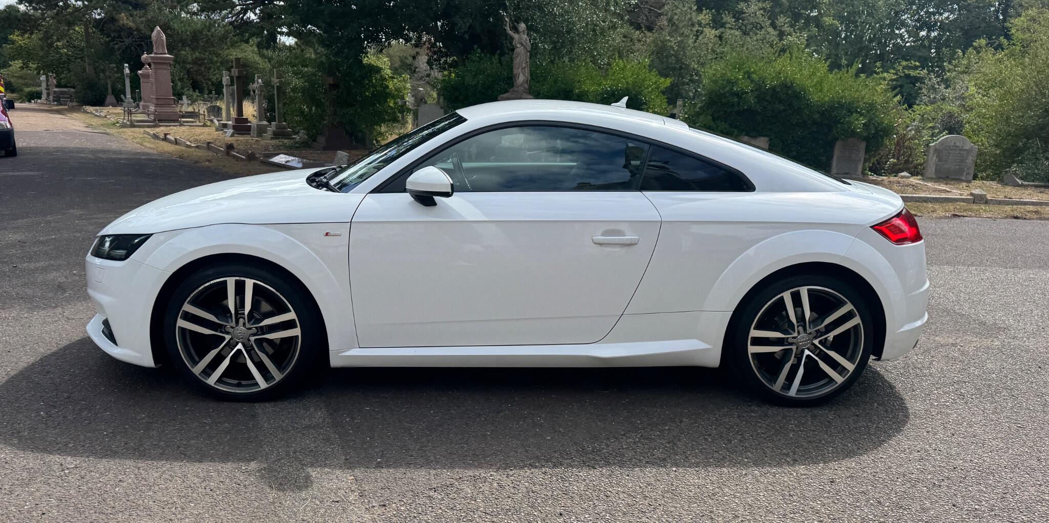 Audi TT view 14