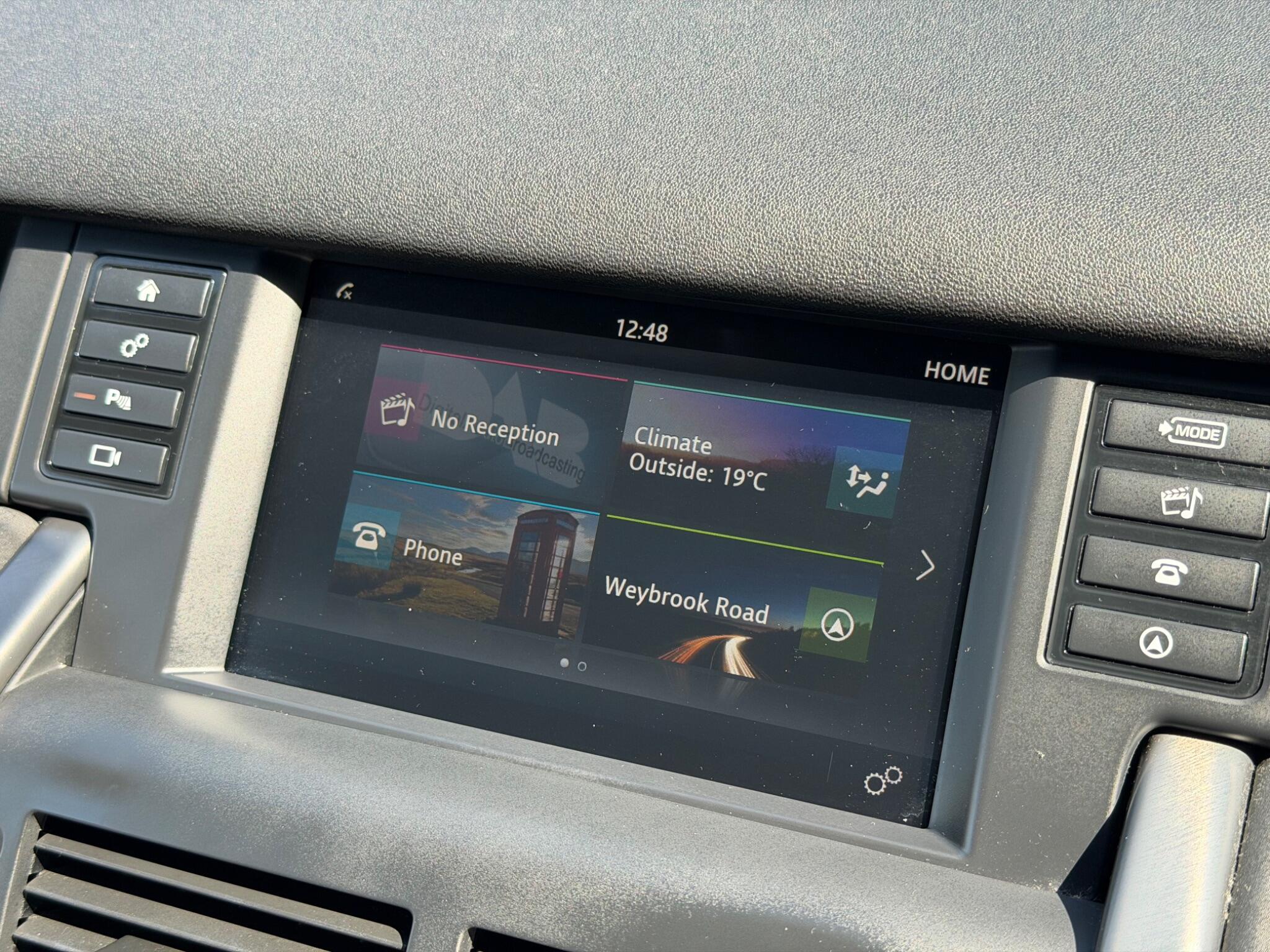 Land Rover Discovery Sport view 30