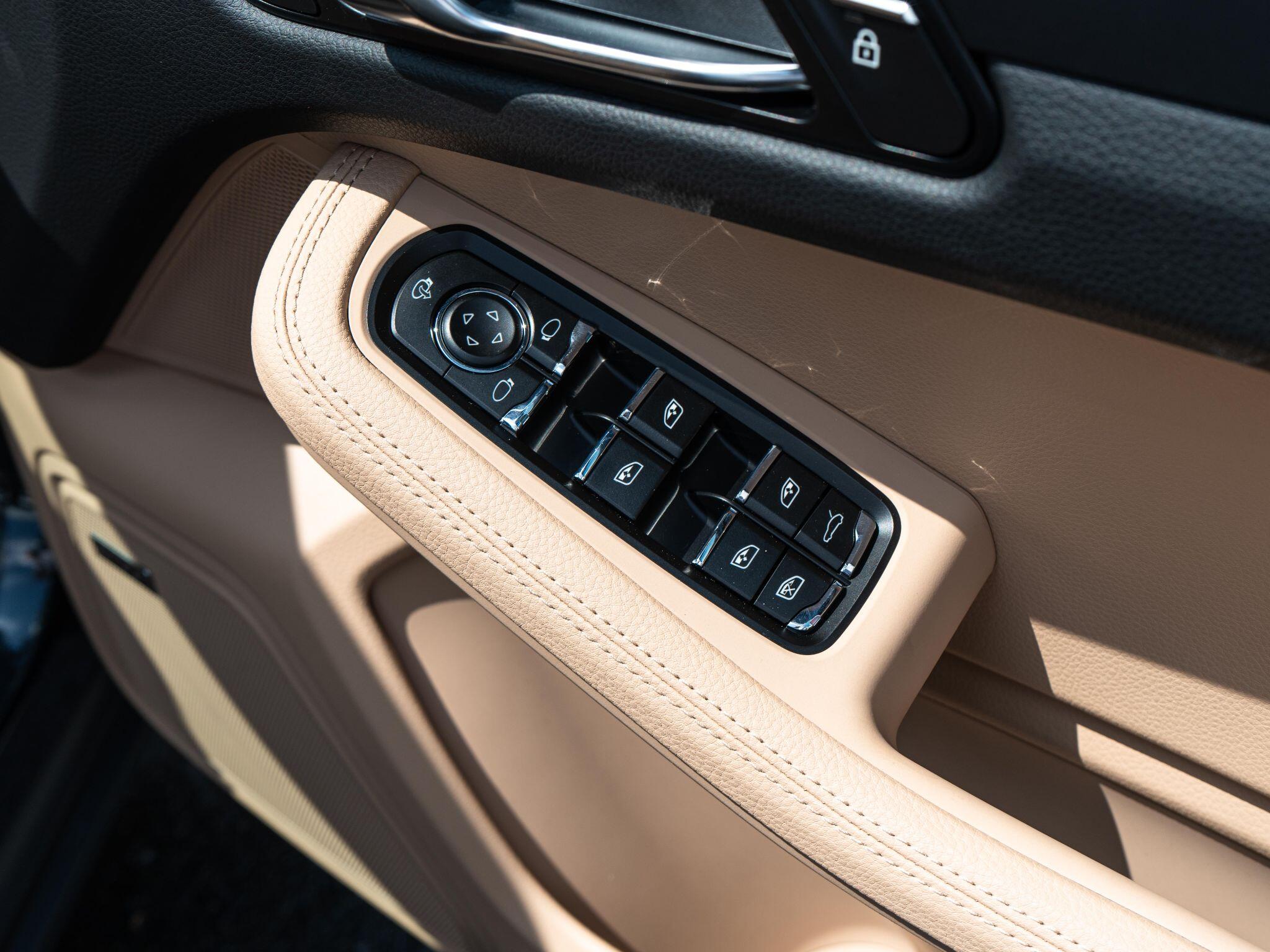 Porsche Macan view 34