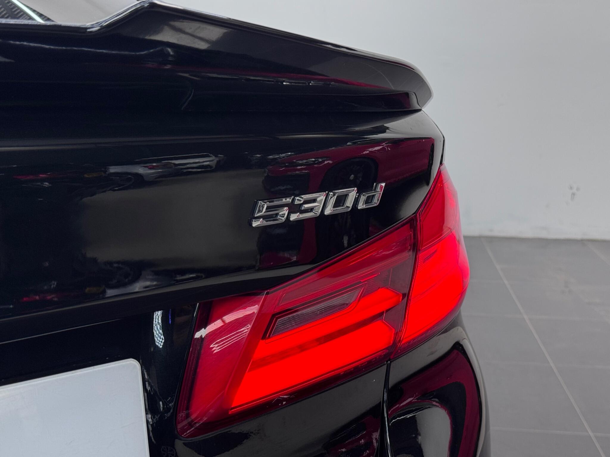 BMW 5 Series view 32