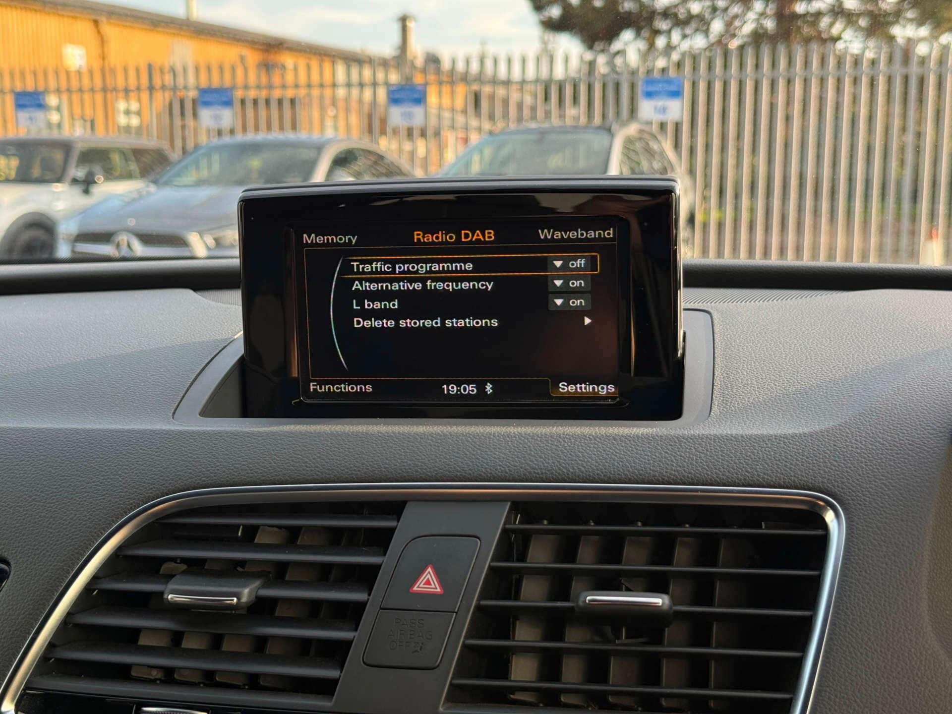 Audi Q3 view 72