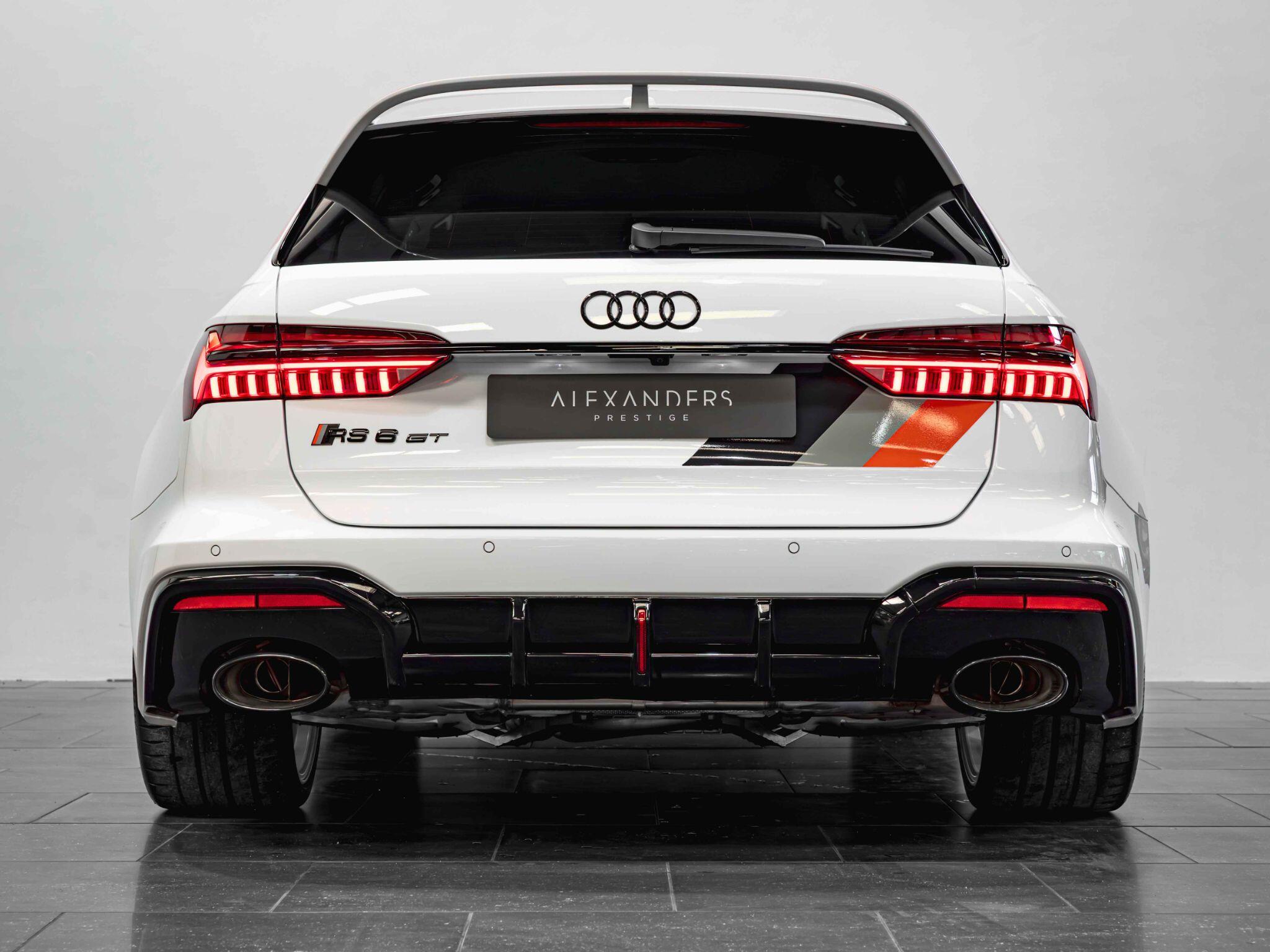 Audi RS6 Avant view 11