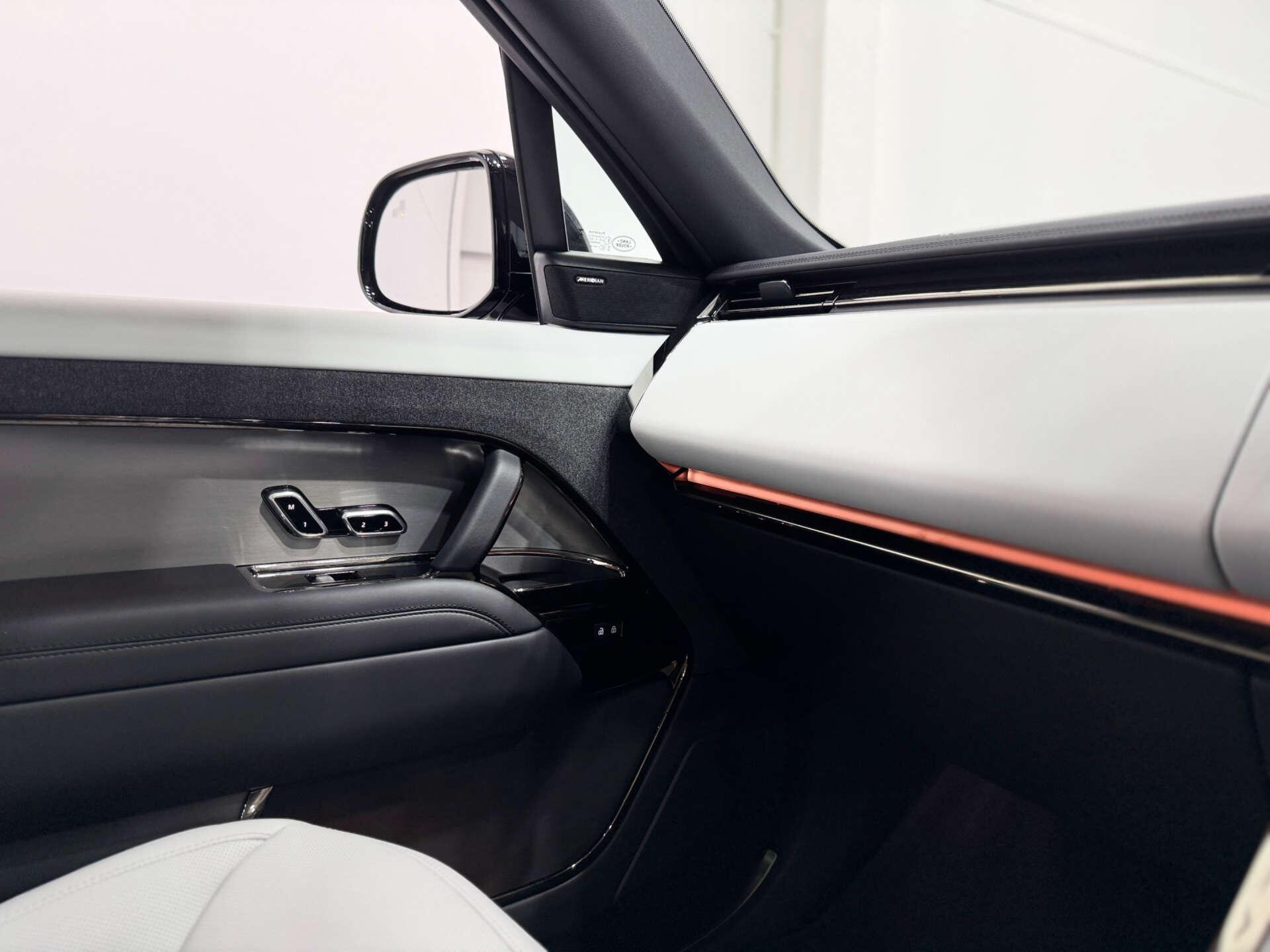 Land Rover Range Rover Sport view 32