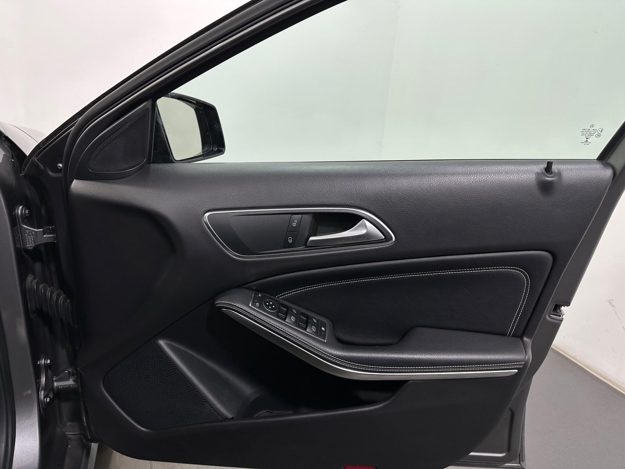 Mercedes-Benz Gla view 34