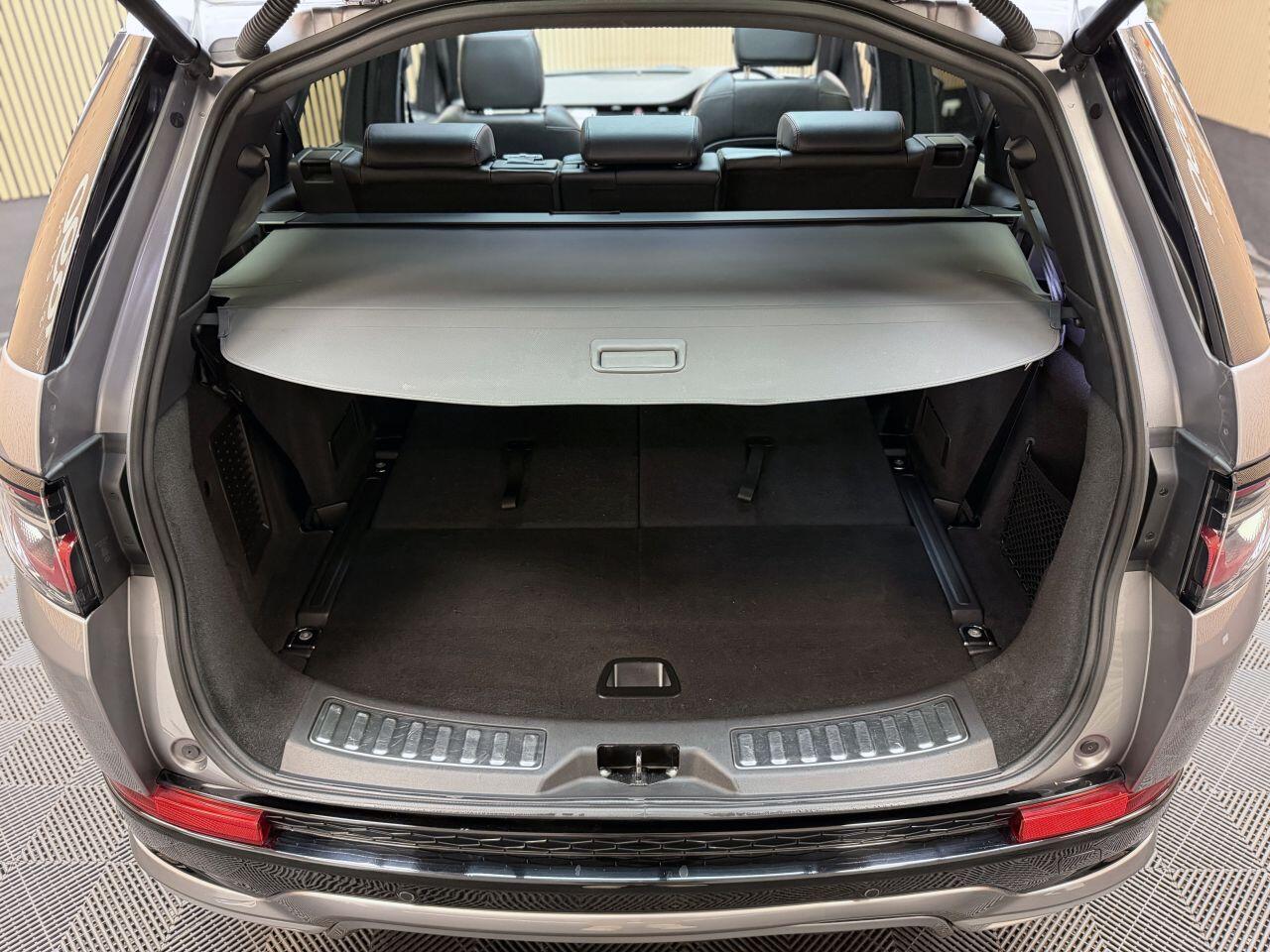 Land Rover Discovery Sport view 13