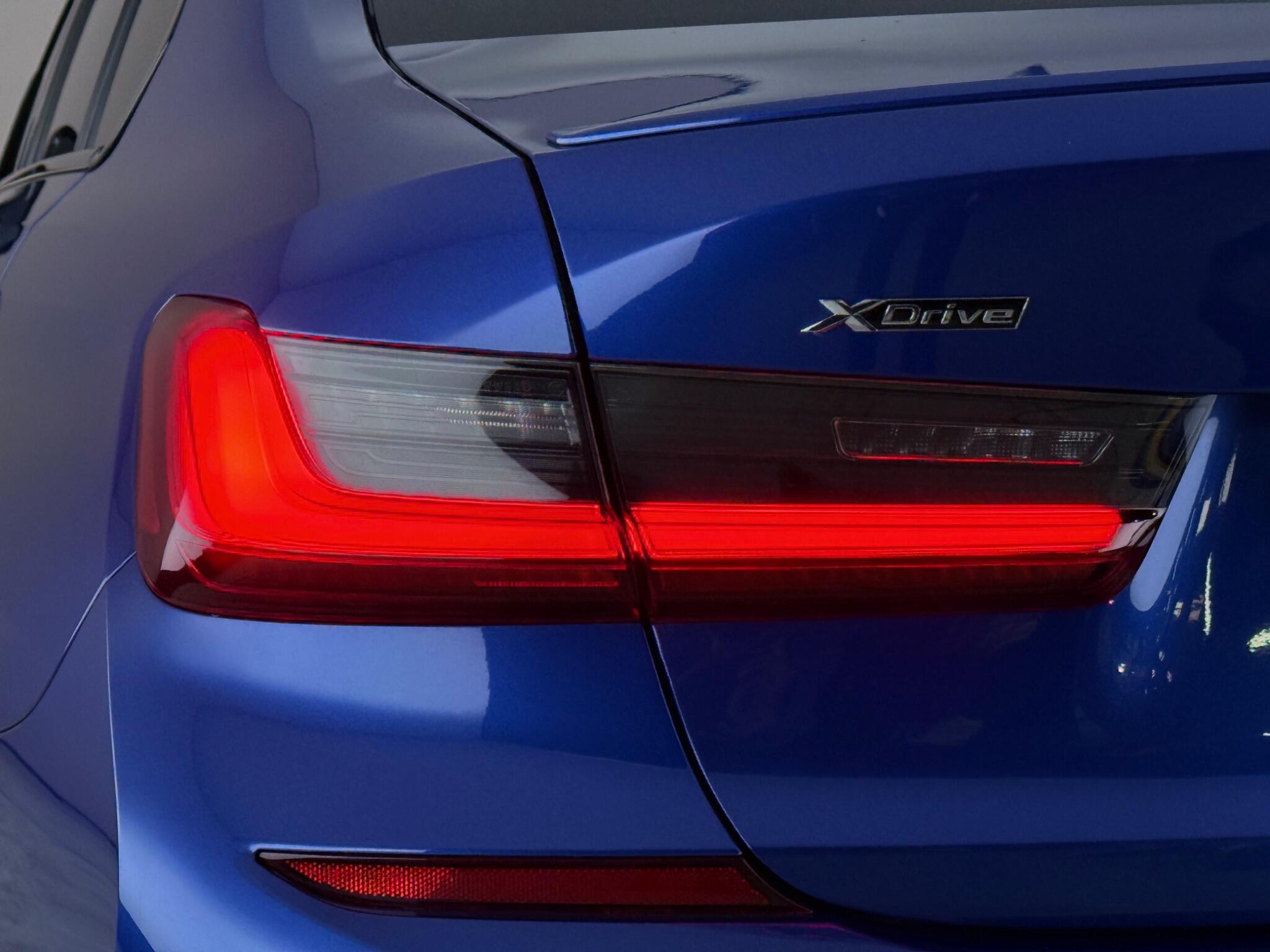BMW 3 Series view 11