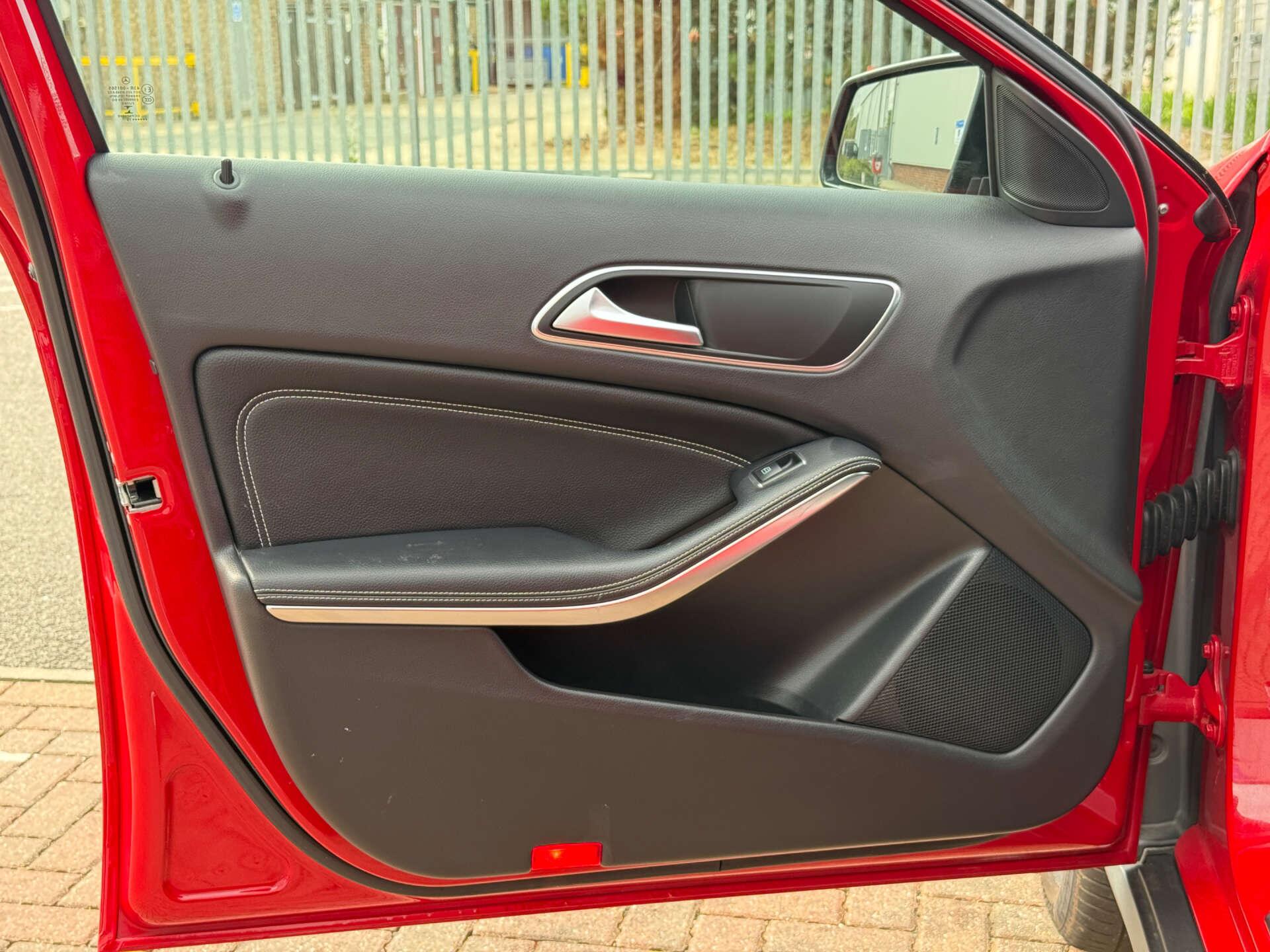 Mercedes-Benz GLA view 39