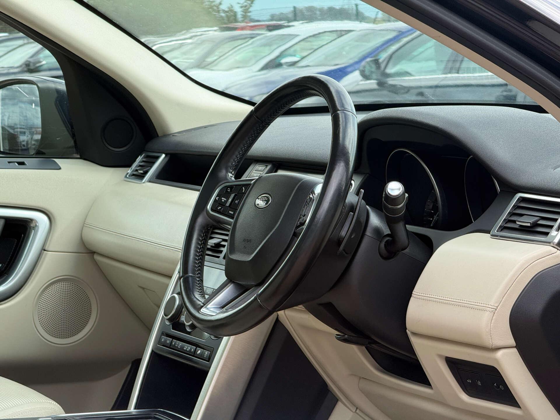 Land Rover Discovery Sport view 44
