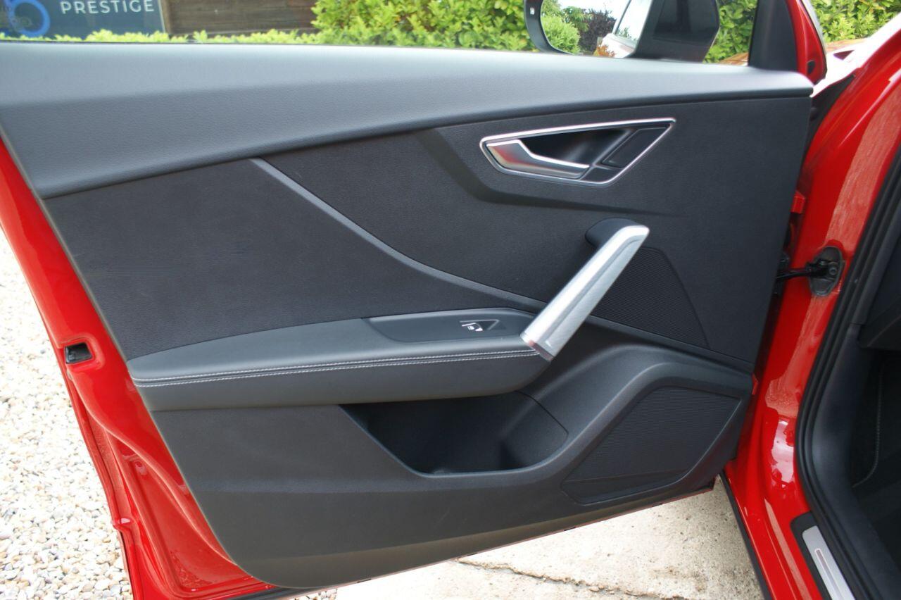 Audi SQ2 view 27