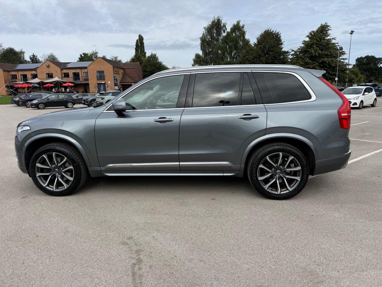 Volvo XC90 view 19
