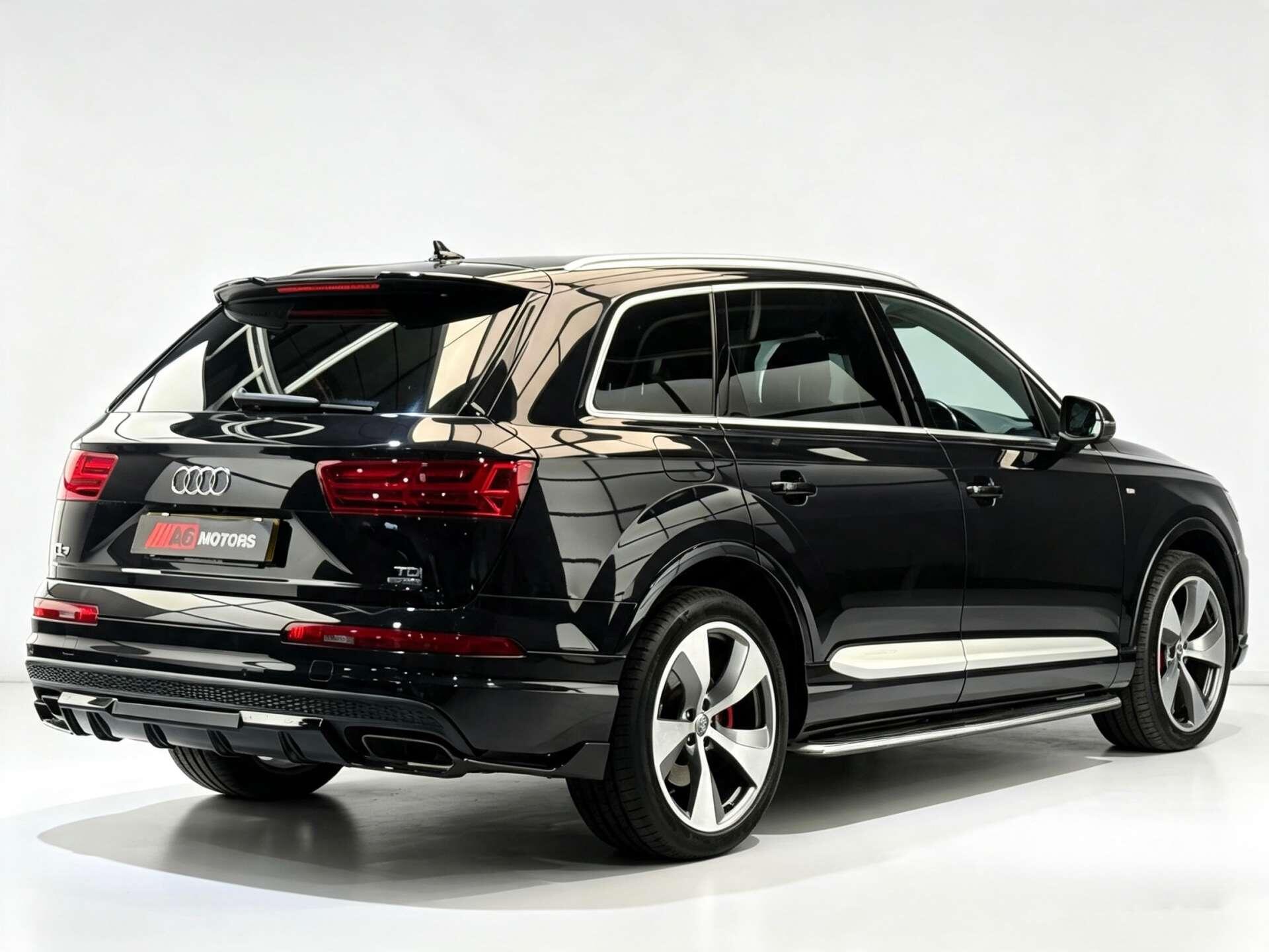 Audi Q7 view 11