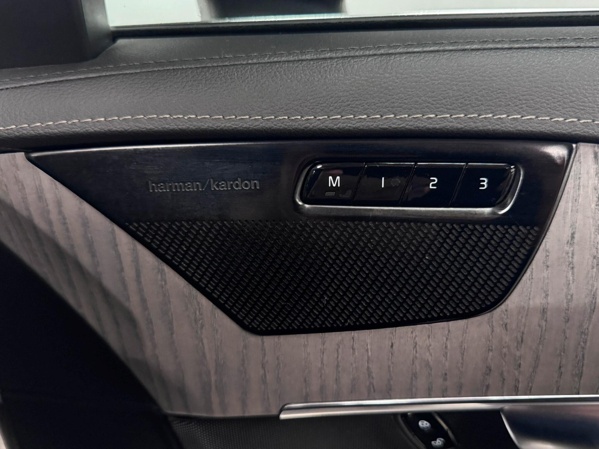 Volvo XC90 view 21