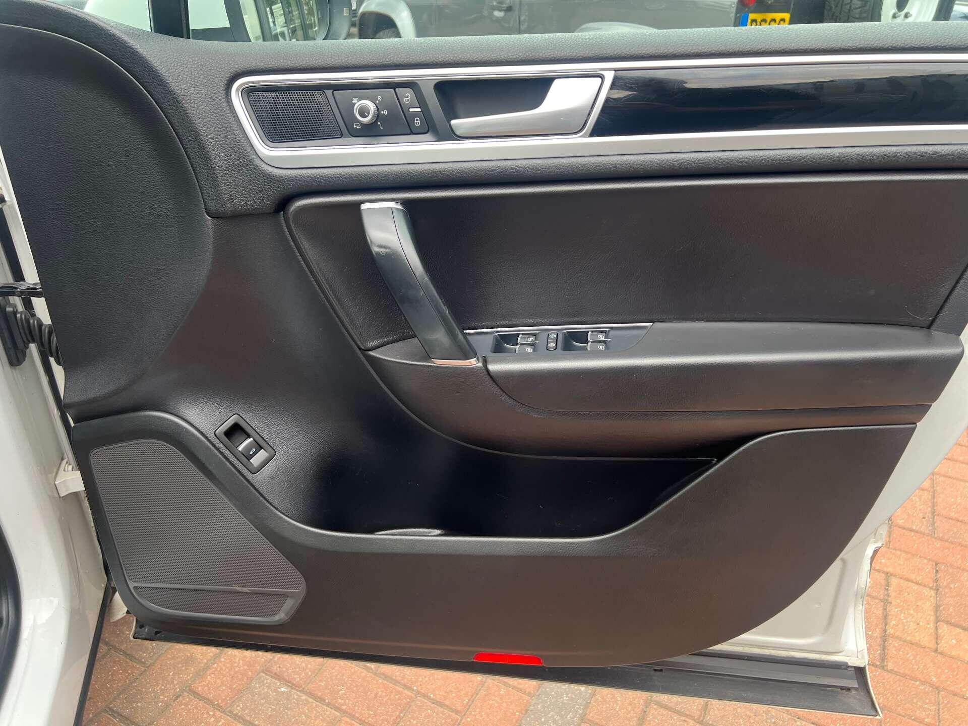Volkswagen Touareg view 52