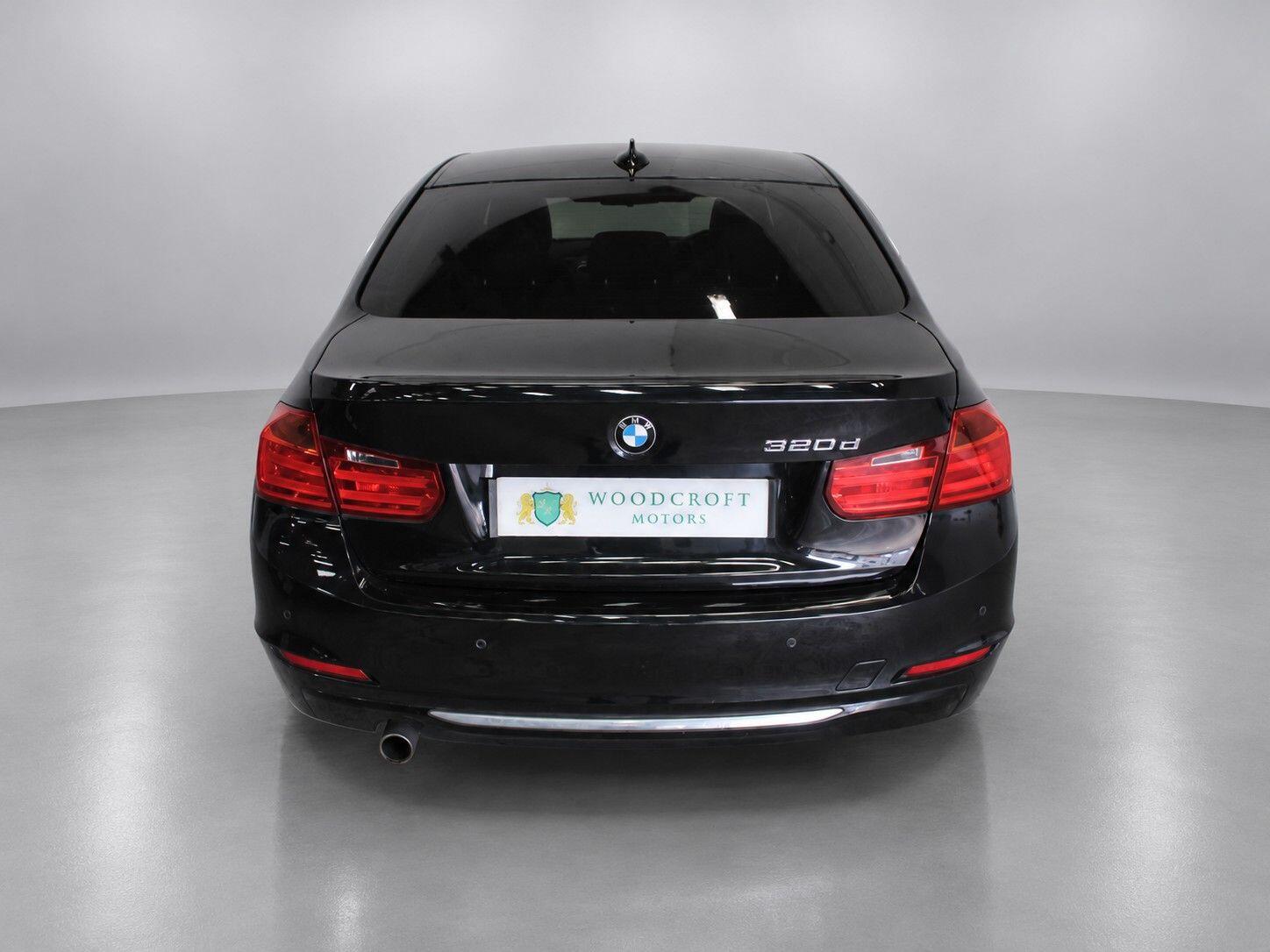 BMW 3 Series view 14