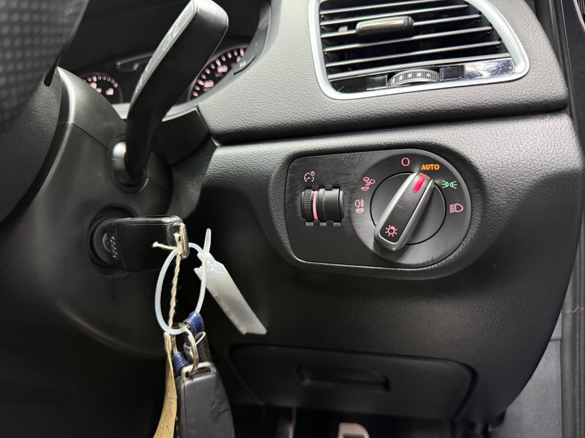 Audi Q3 view 19