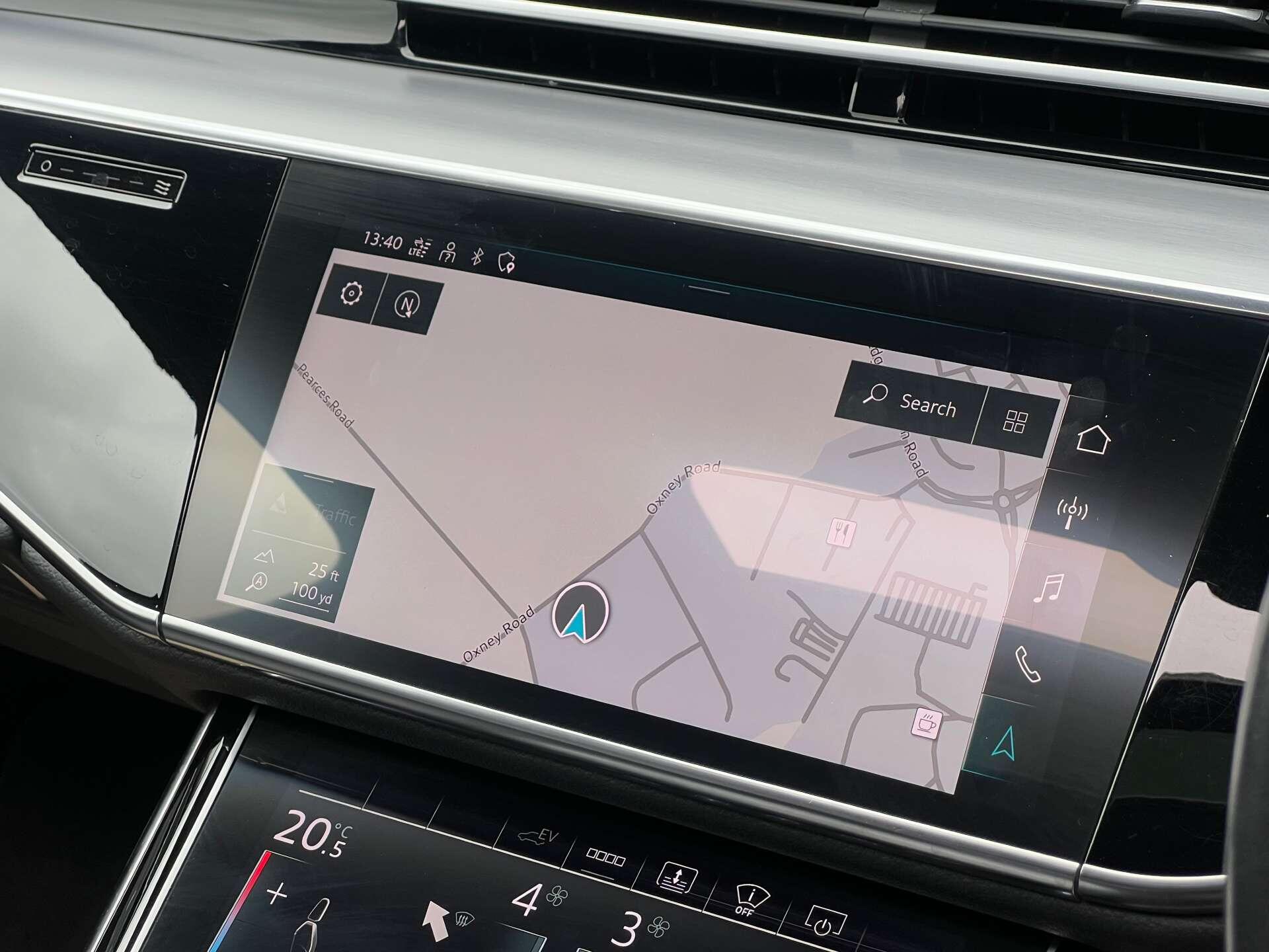 Audi A8 view 28