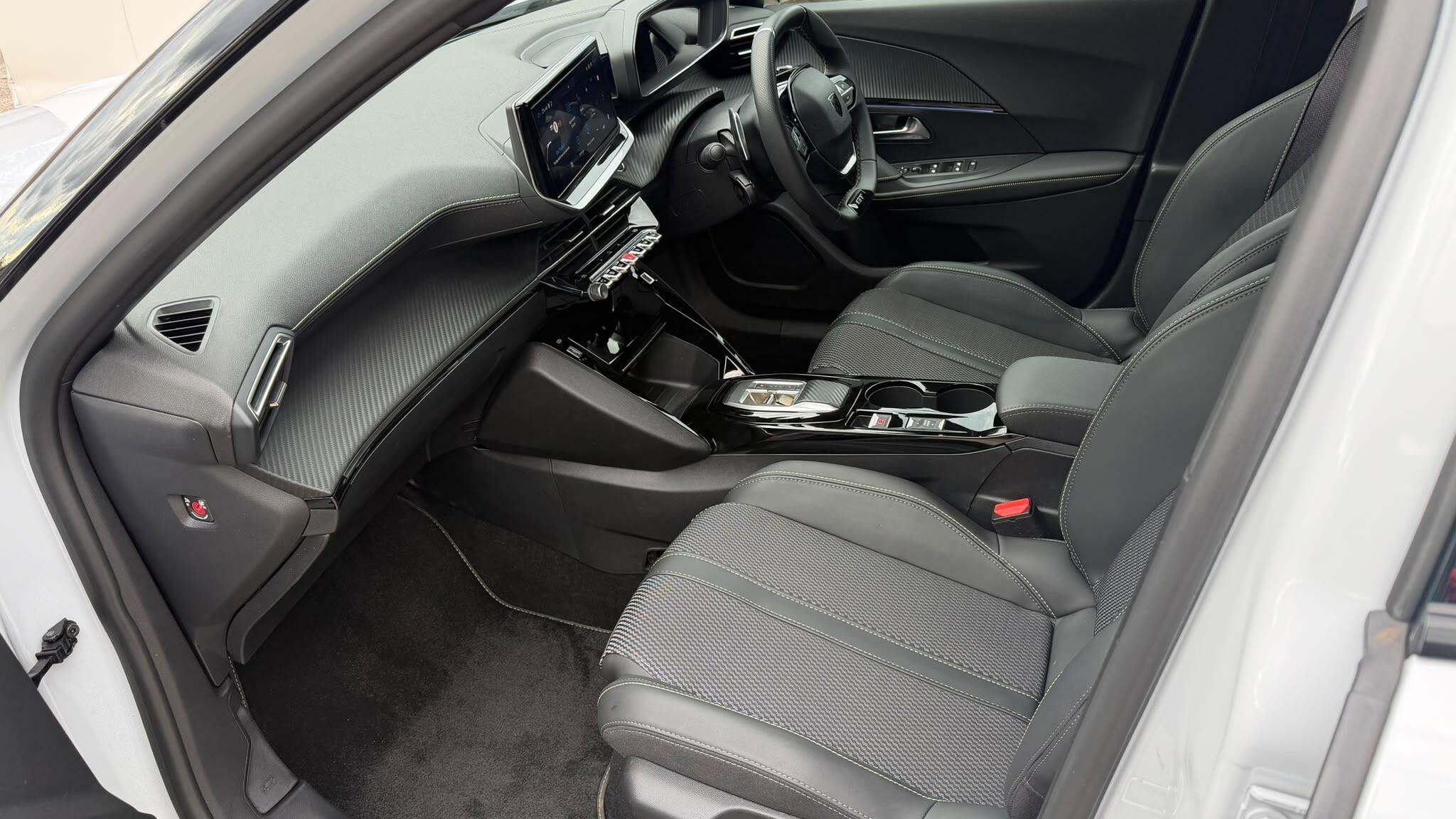Peugeot 2008 view 12