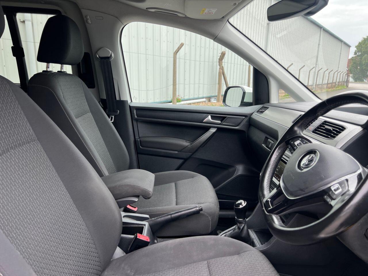 Volkswagen Caddy Maxi Life view 9