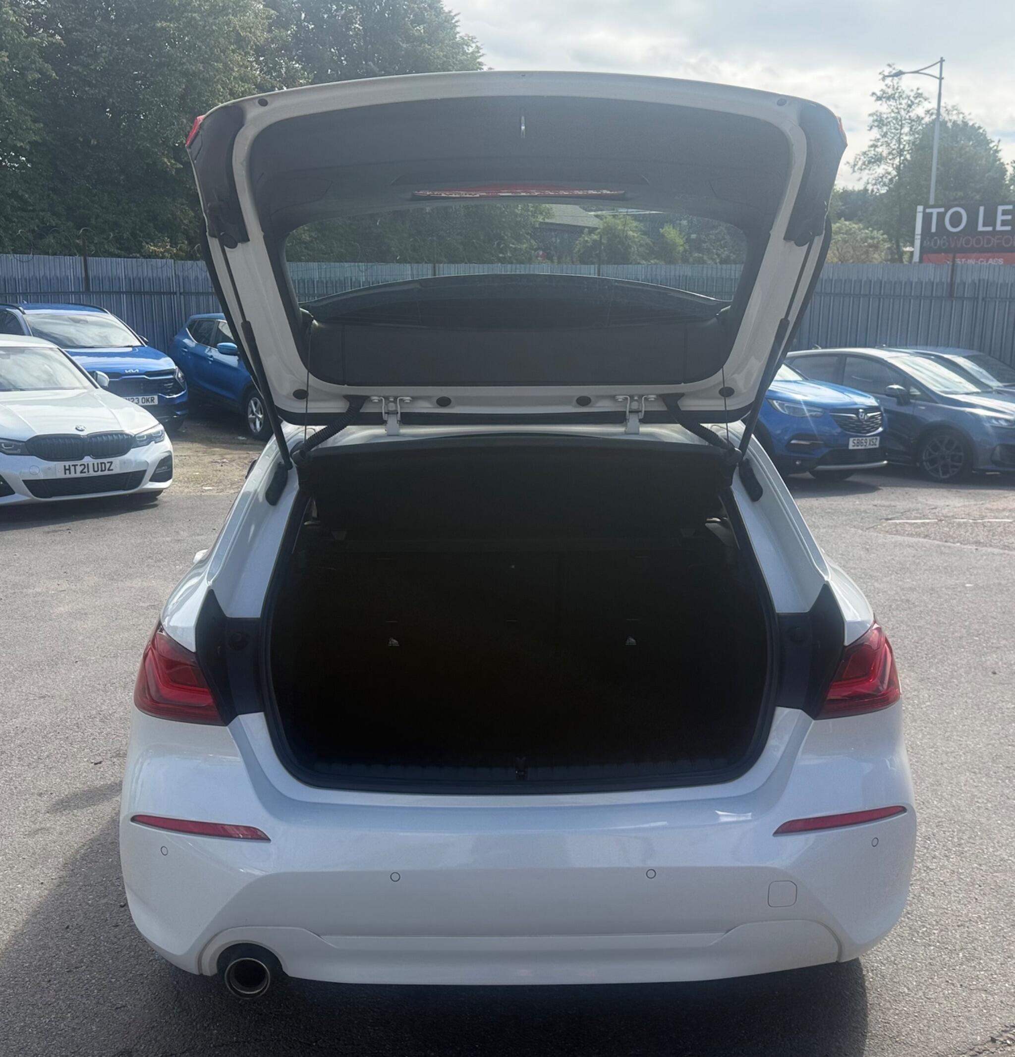 BMW 1 Series view 17