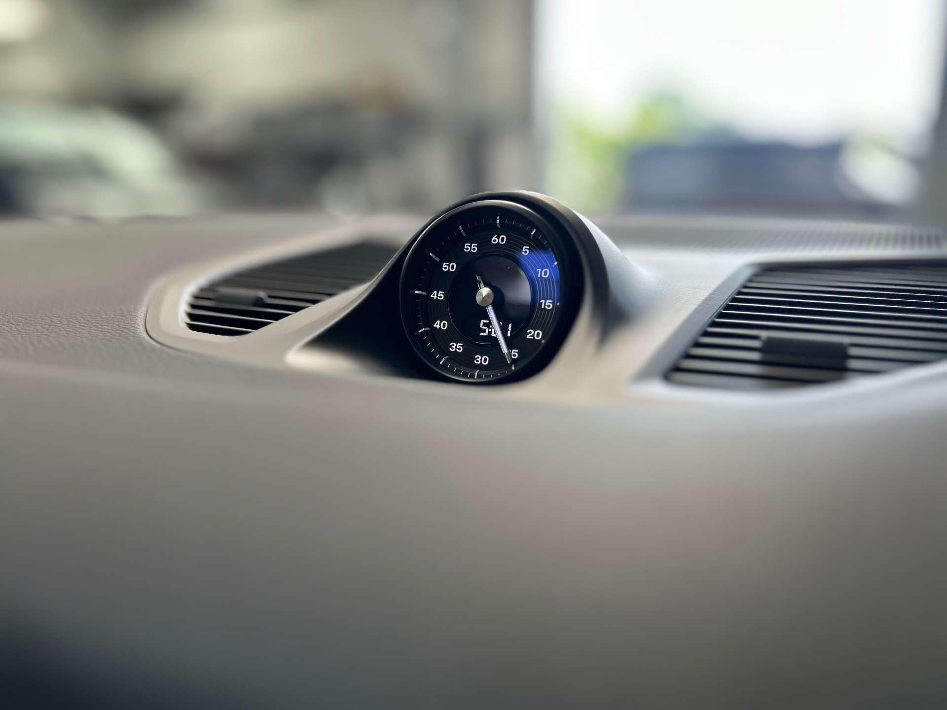 Porsche Cayenne view 38