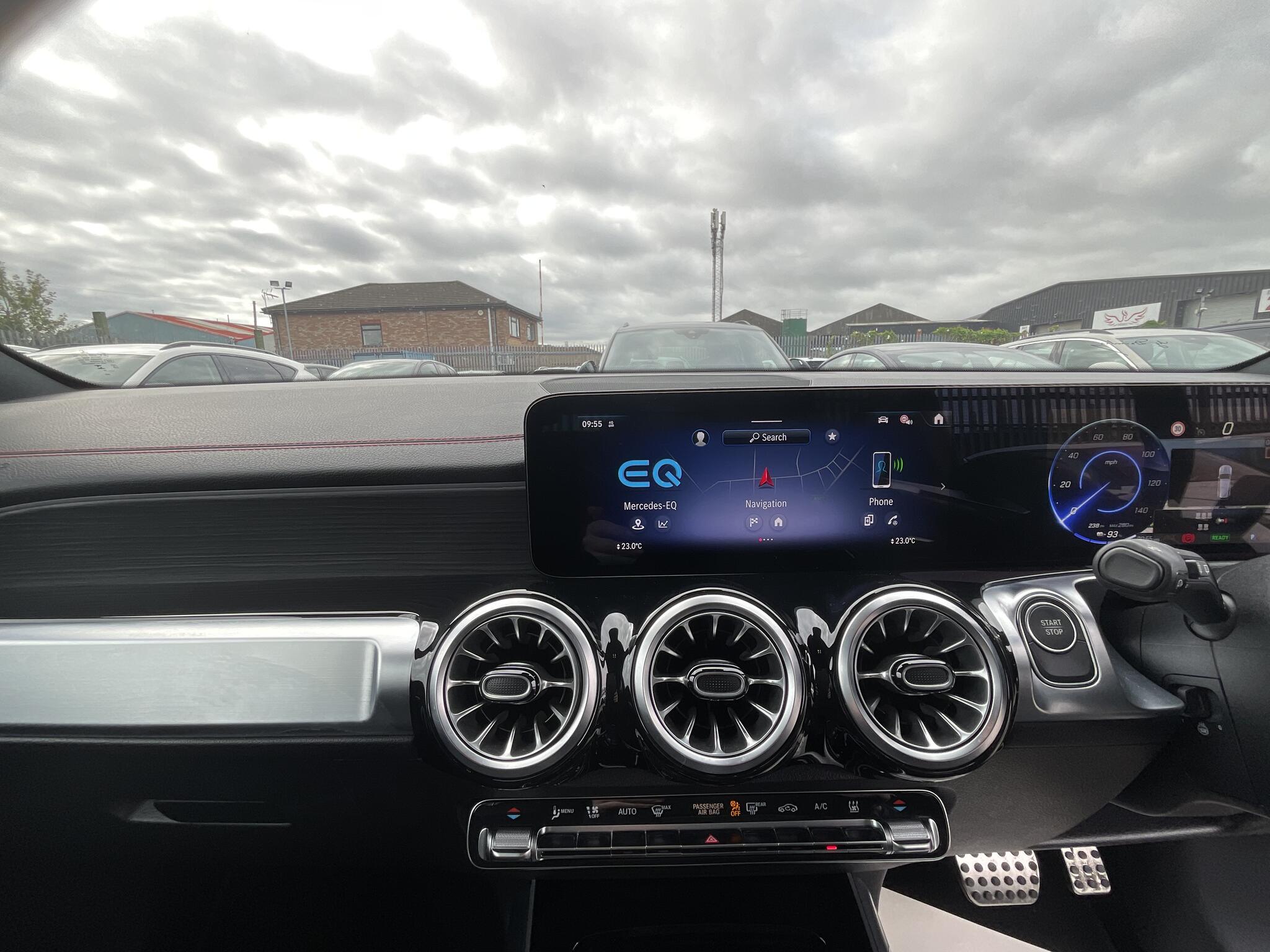 Mercedes-Benz Eqb view 24