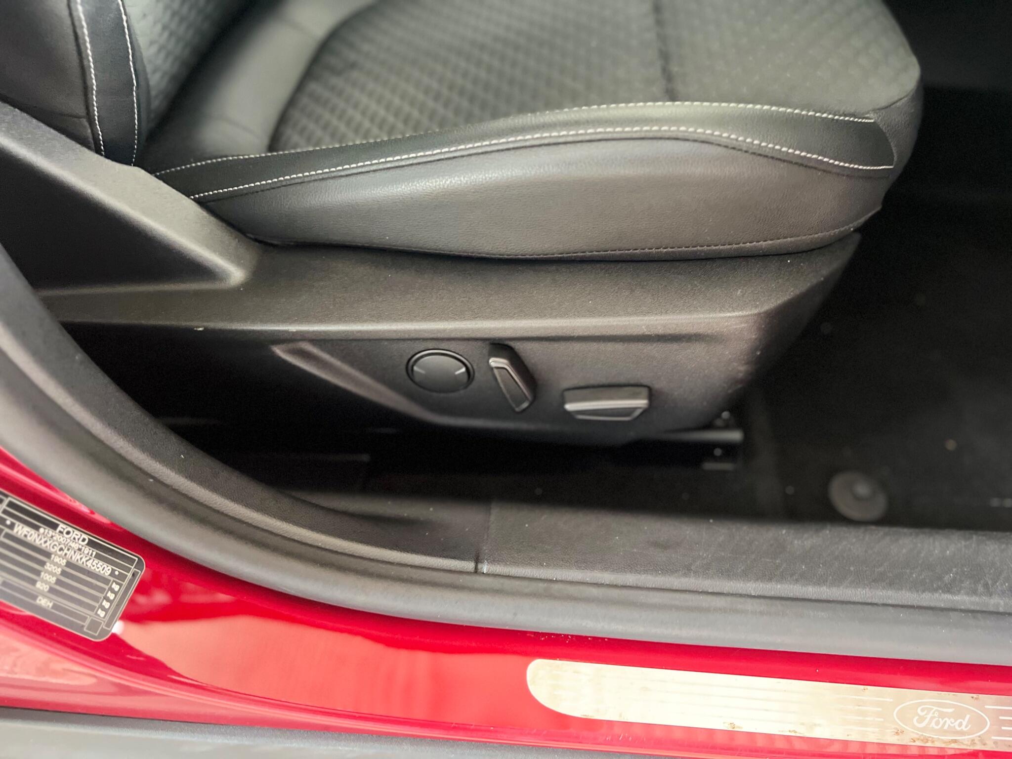 Ford Focus view 11
