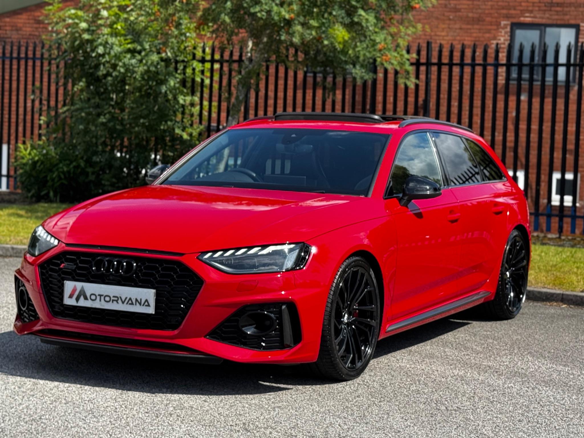 Audi RS4 view 3