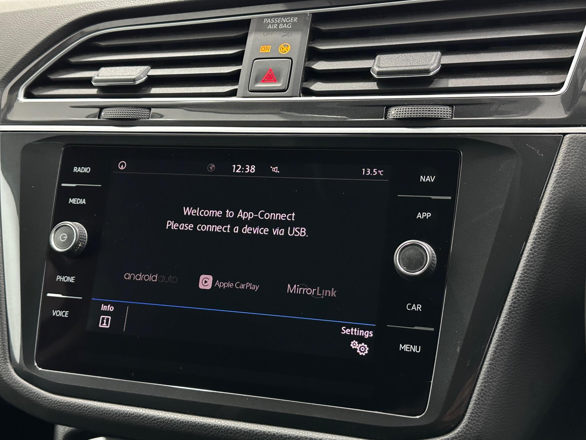 Volkswagen Tiguan view 24