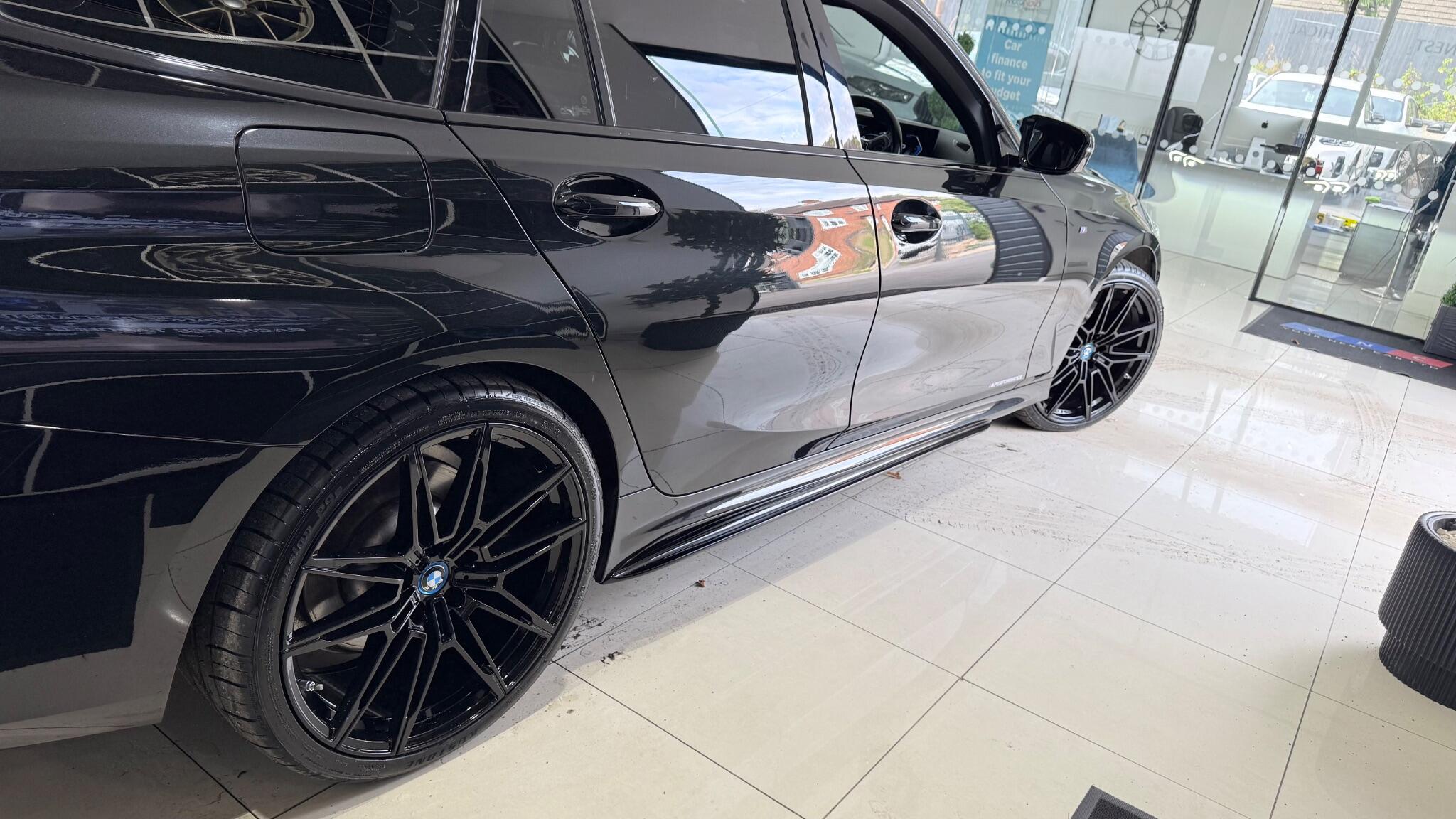 BMW 3 Series view 8