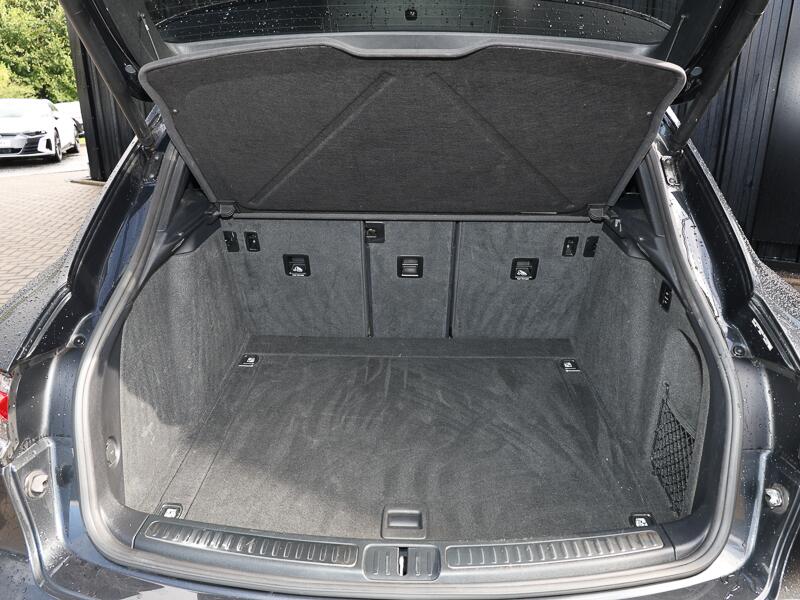 Porsche Macan view 19