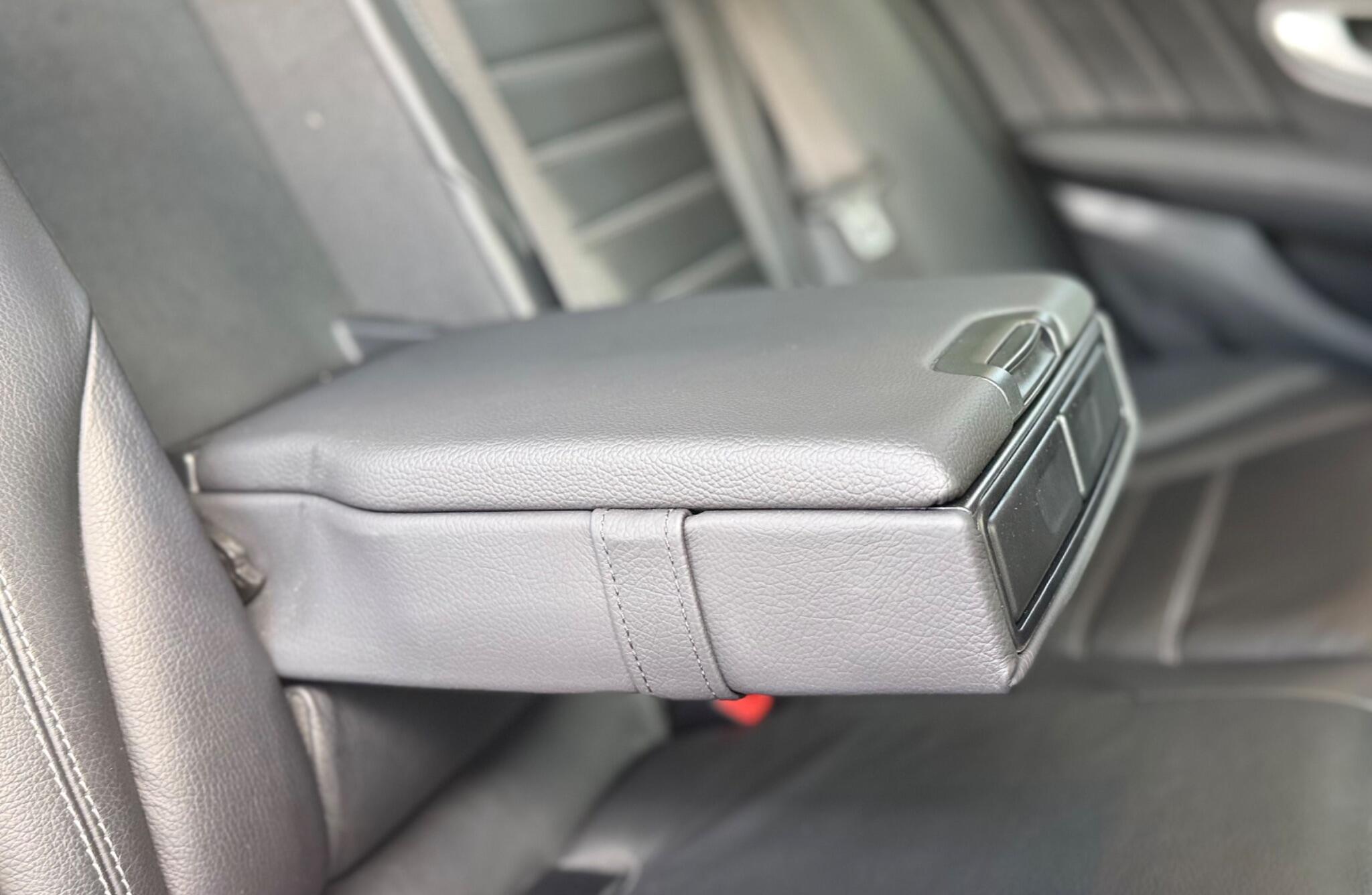 Mercedes-Benz C Class view 12