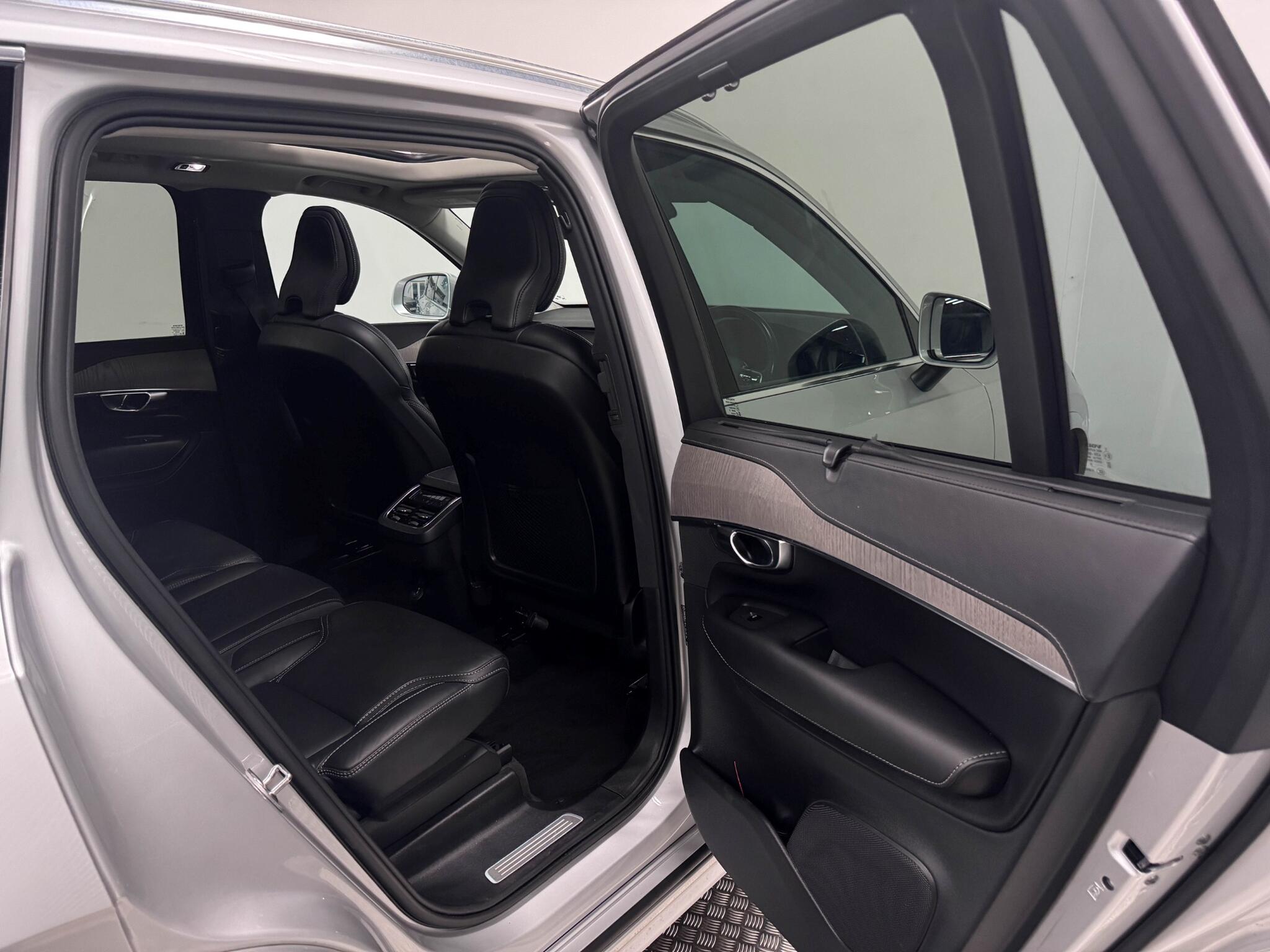 Volvo XC90 view 30