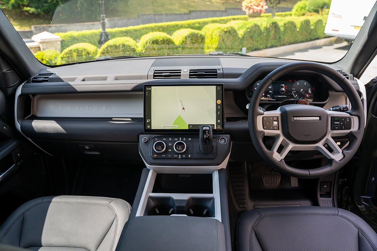 Land Rover Defender view 56