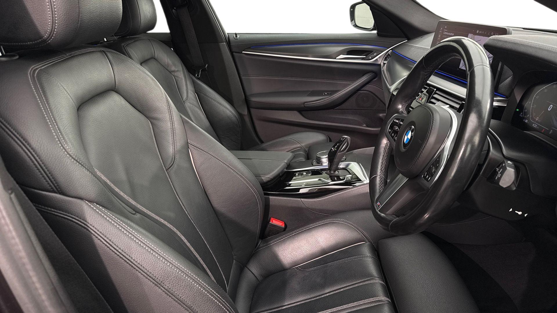 BMW 5 Series view 11