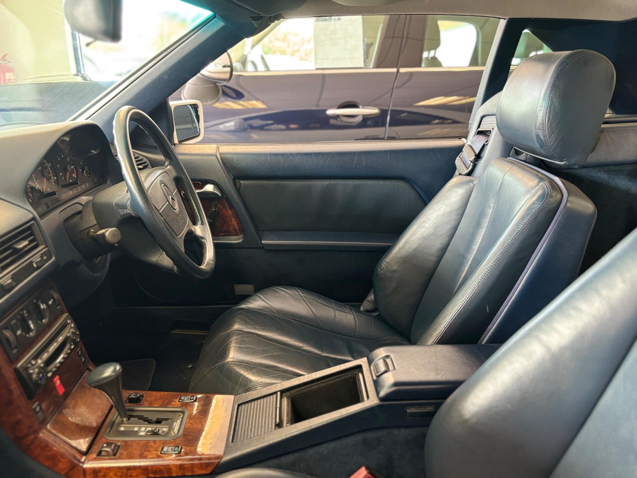 Mercedes-Benz 300 view 12