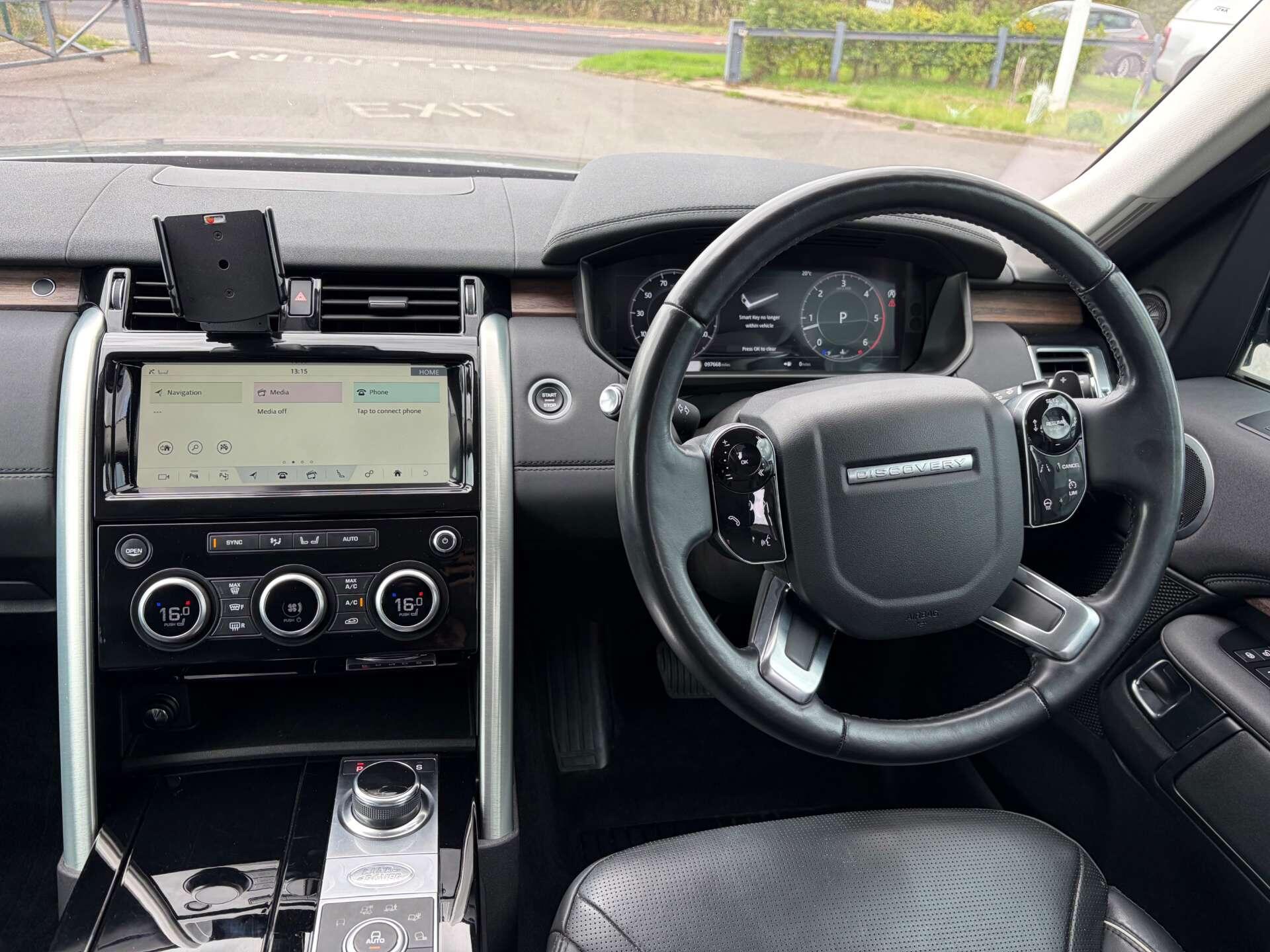 Land Rover Discovery 3 view 2
