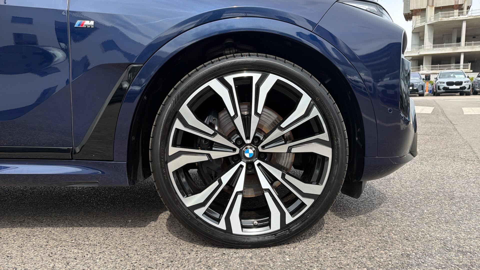 BMW X7 view 14