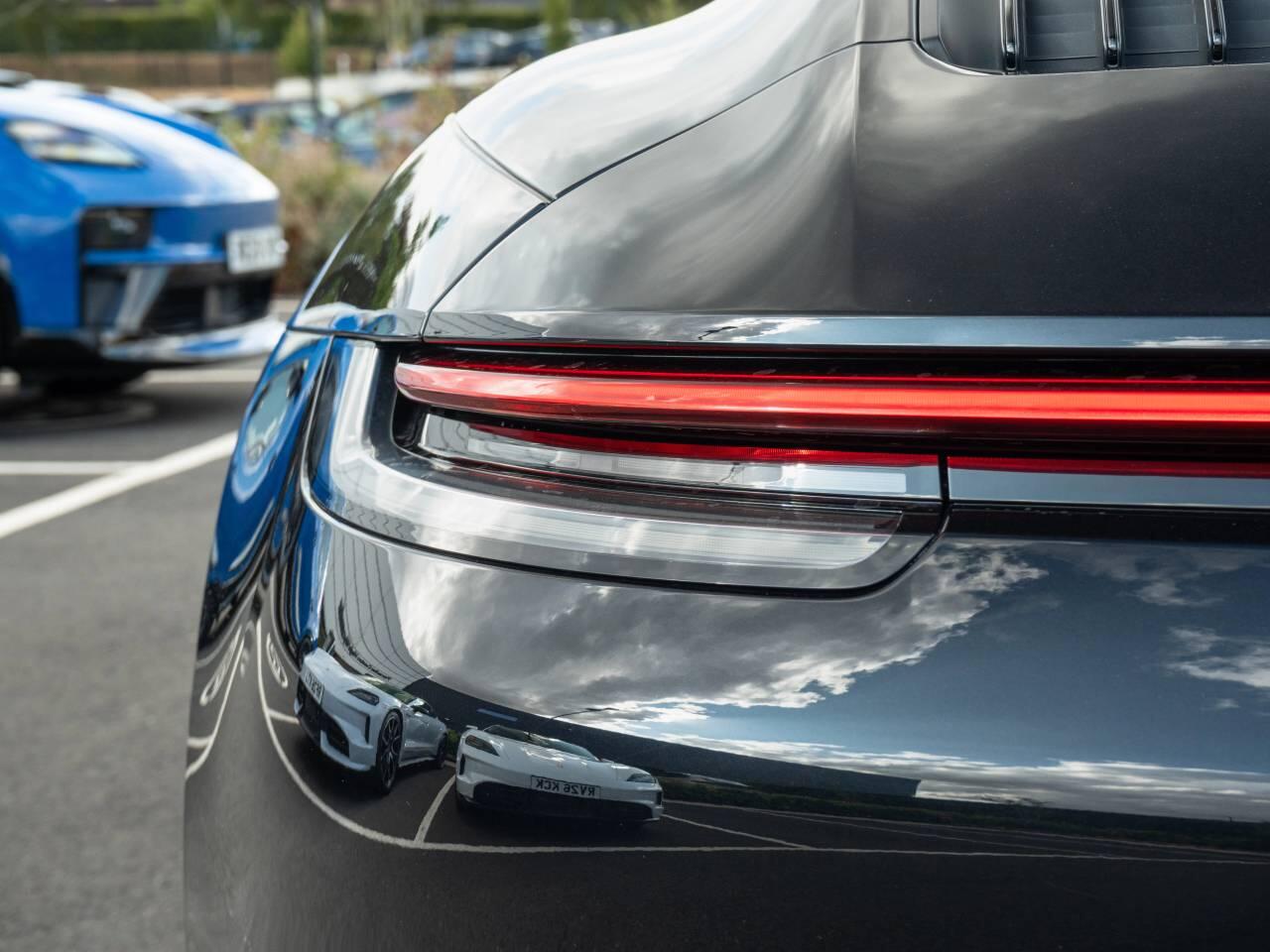 Porsche 911 view 9