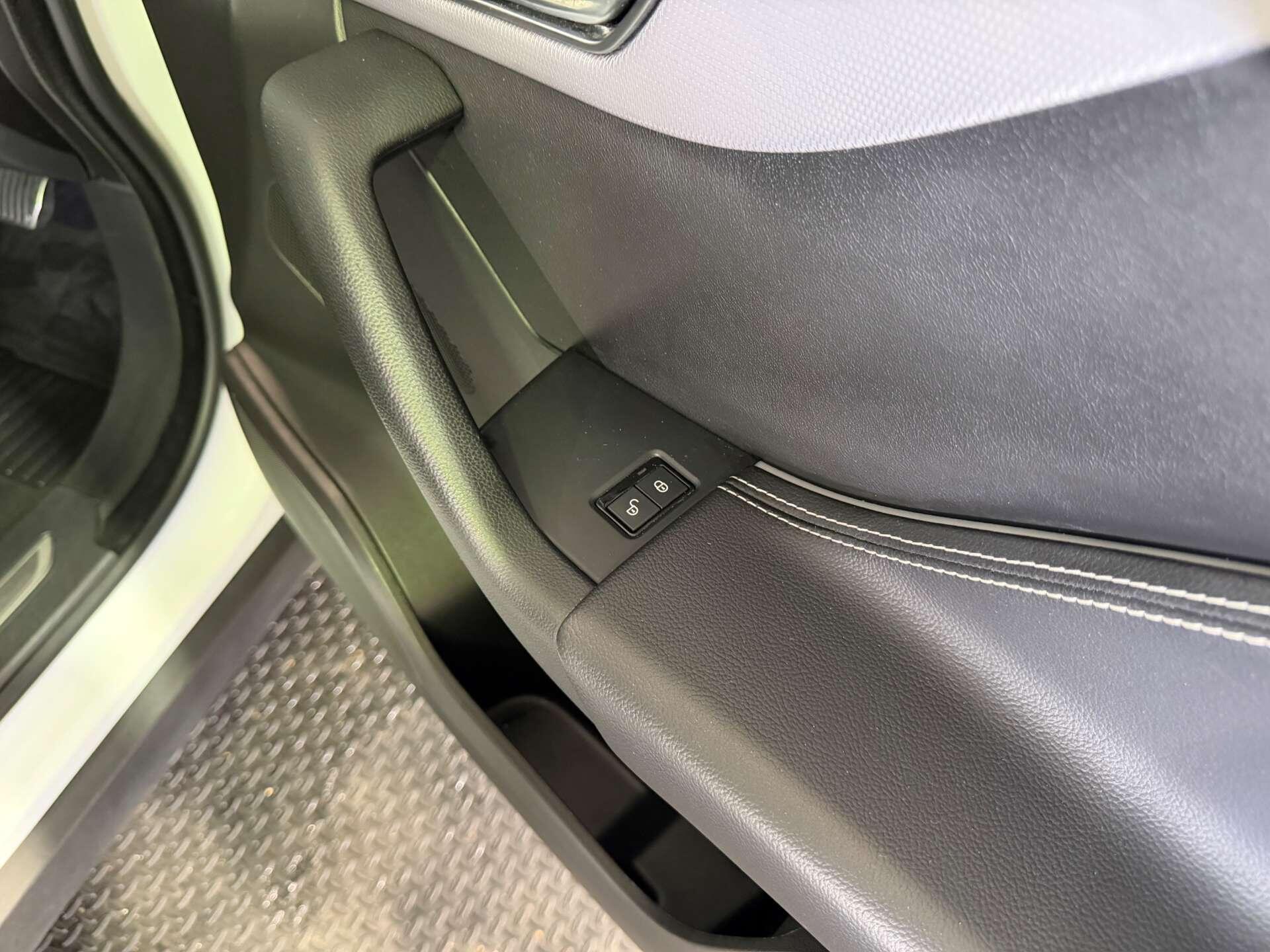 Jaguar F-Pace view 25
