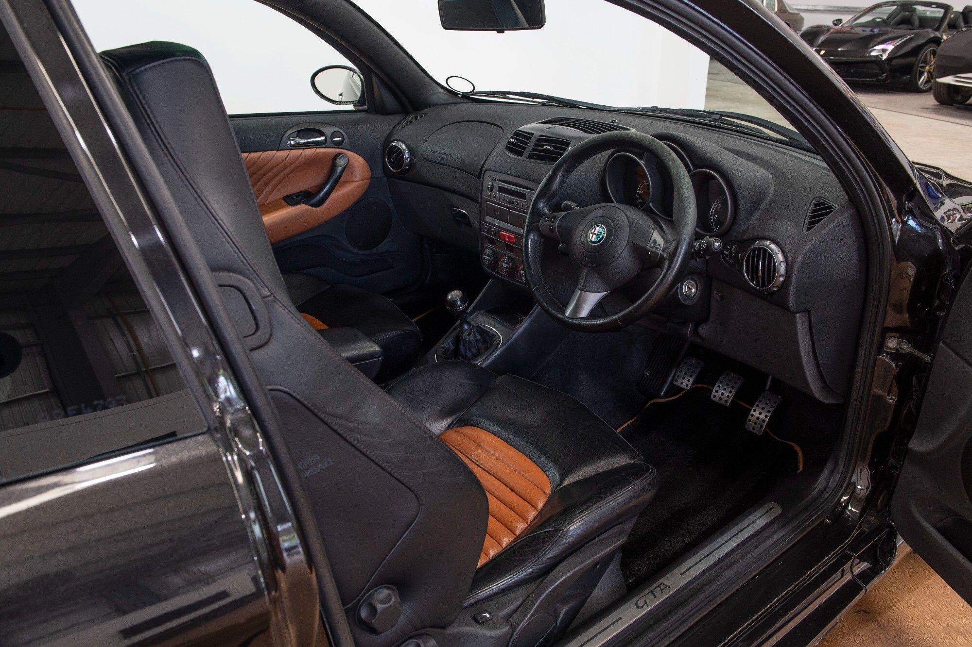 Alfa Romeo 147 view 11
